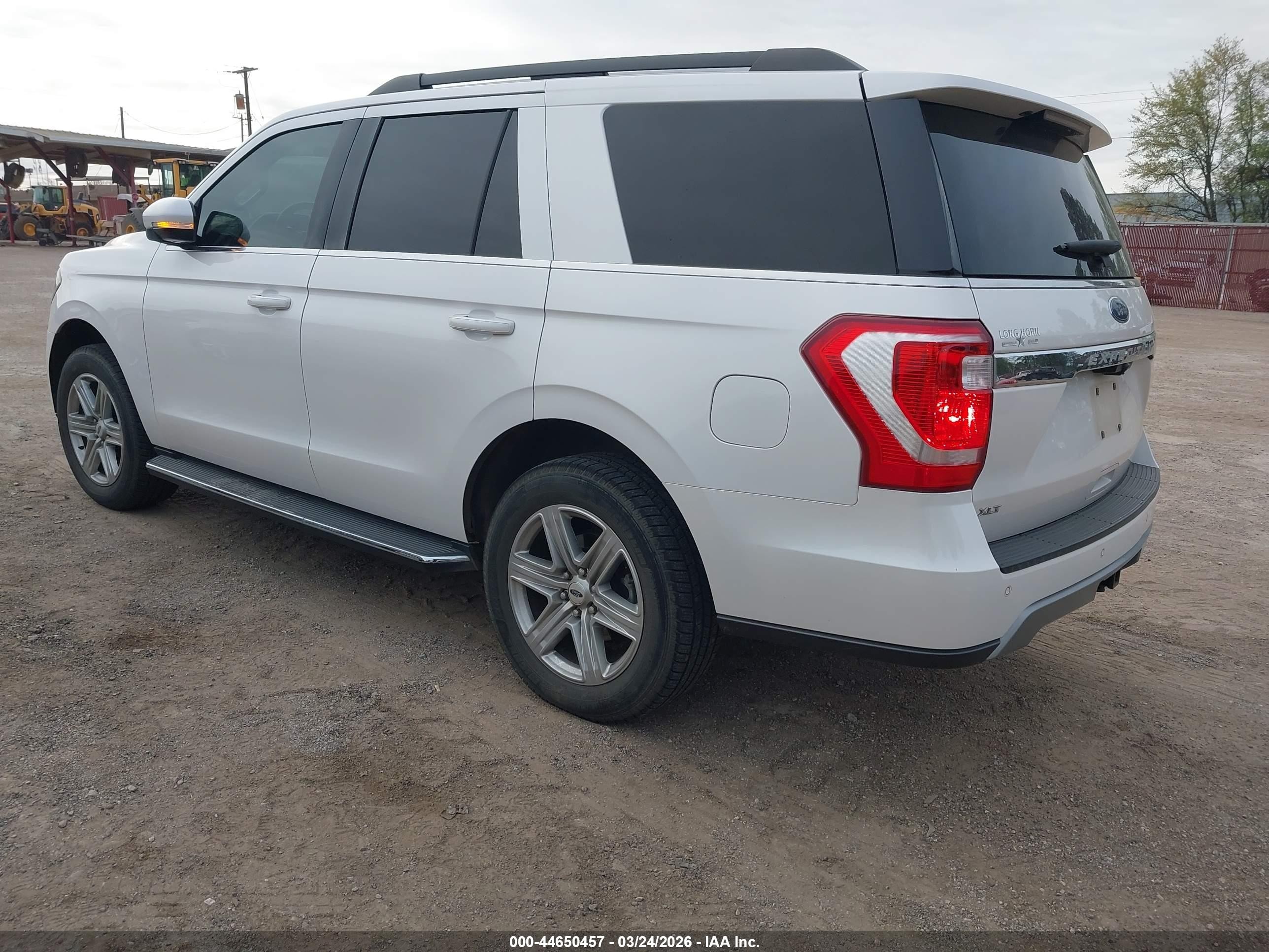 2019 Ford Expedition Xlt White vin: 1FMJU1HT4KEA27040