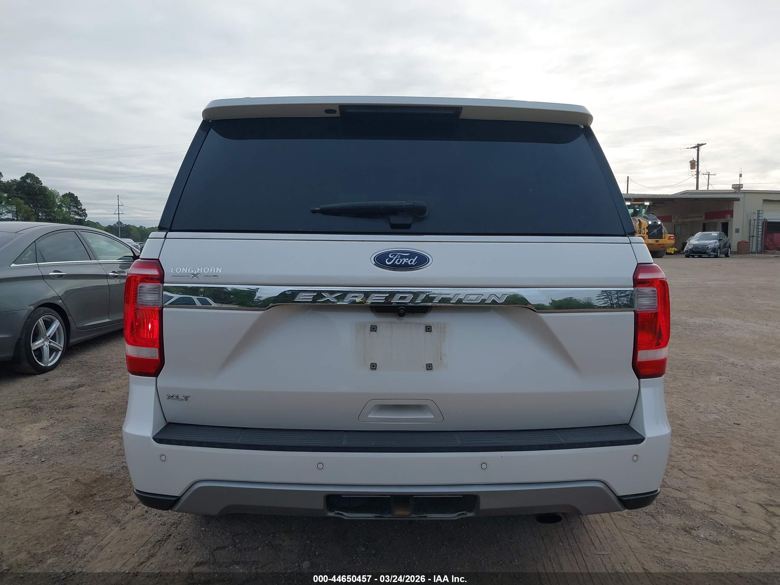 2019 Ford Expedition Xlt White vin: 1FMJU1HT4KEA27040