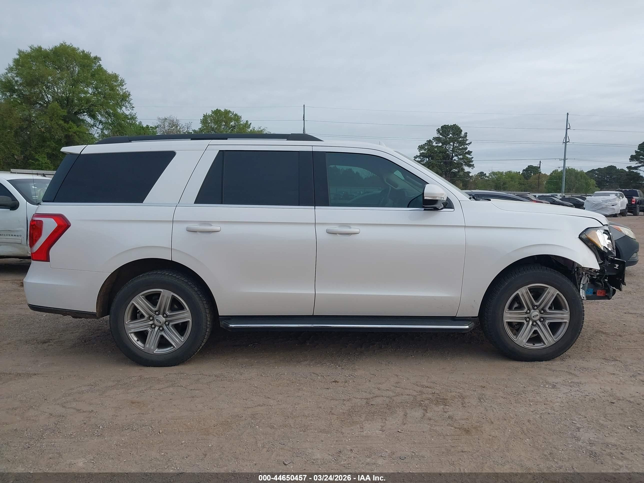 2019 Ford Expedition Xlt White vin: 1FMJU1HT4KEA27040