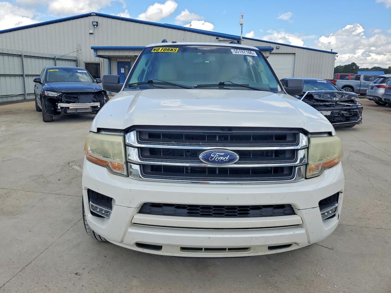 2015 Ford Expedition Xlt White vin: 1FMJU1HT8FEF10522