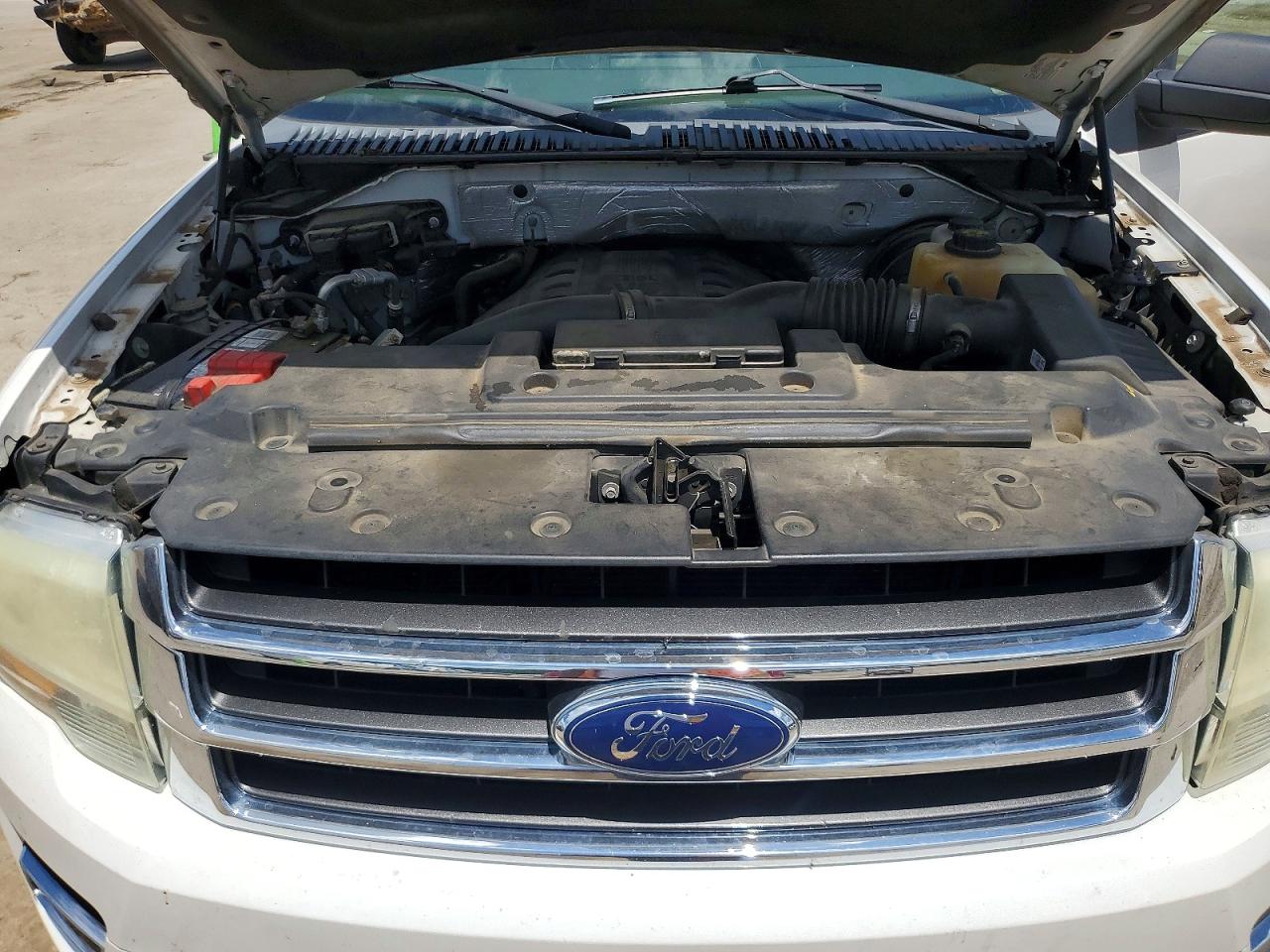 2015 Ford Expedition Xlt White vin: 1FMJU1HT8FEF10522