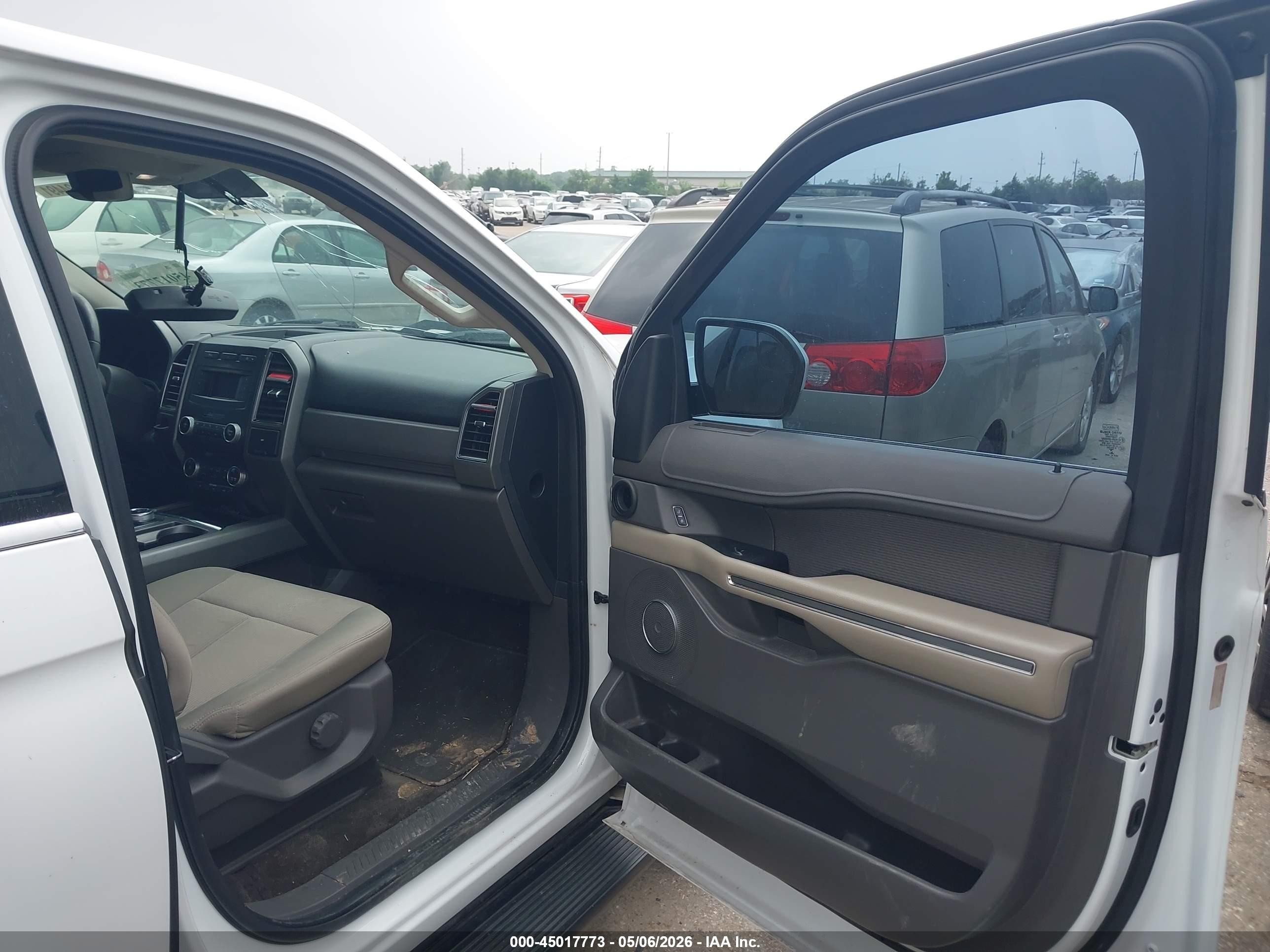 2018 Ford Expedition Xlt Белый vin: 1FMJU1HT8JEA23877