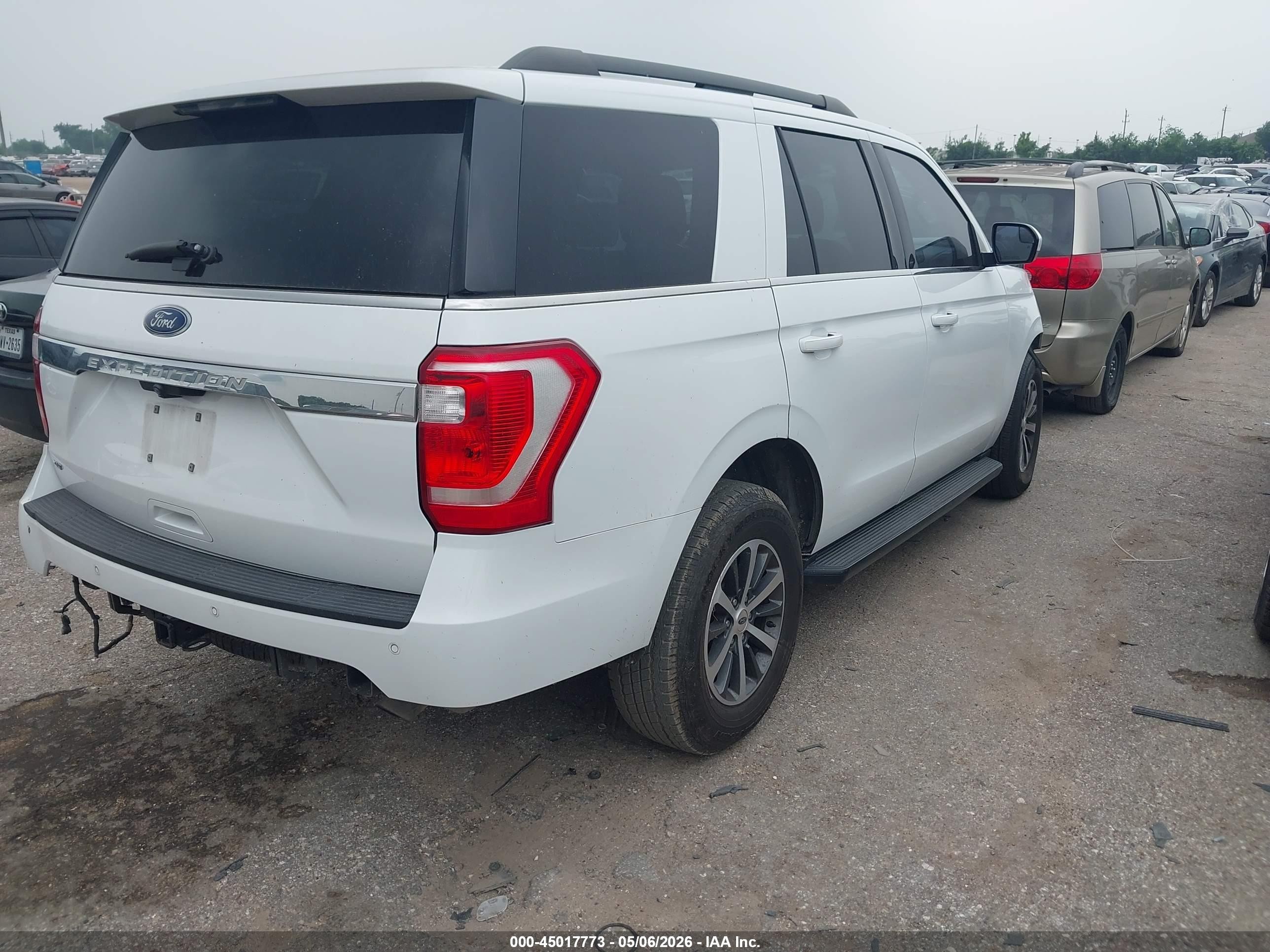 2018 Ford Expedition Xlt Белый vin: 1FMJU1HT8JEA23877