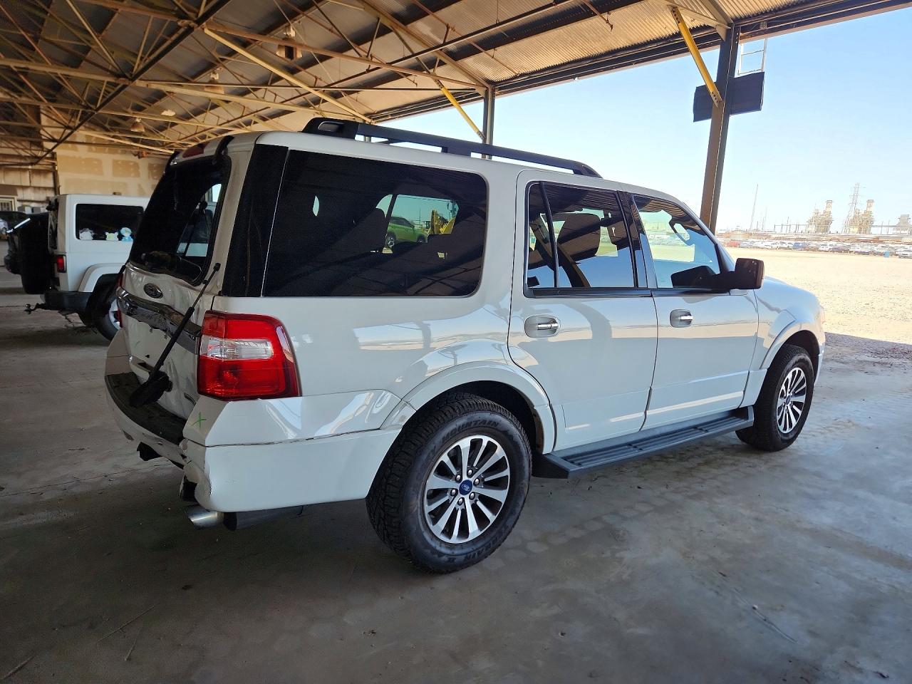 2017 Ford Expedition Xlt White vin: 1FMJU1HT9HEA61063