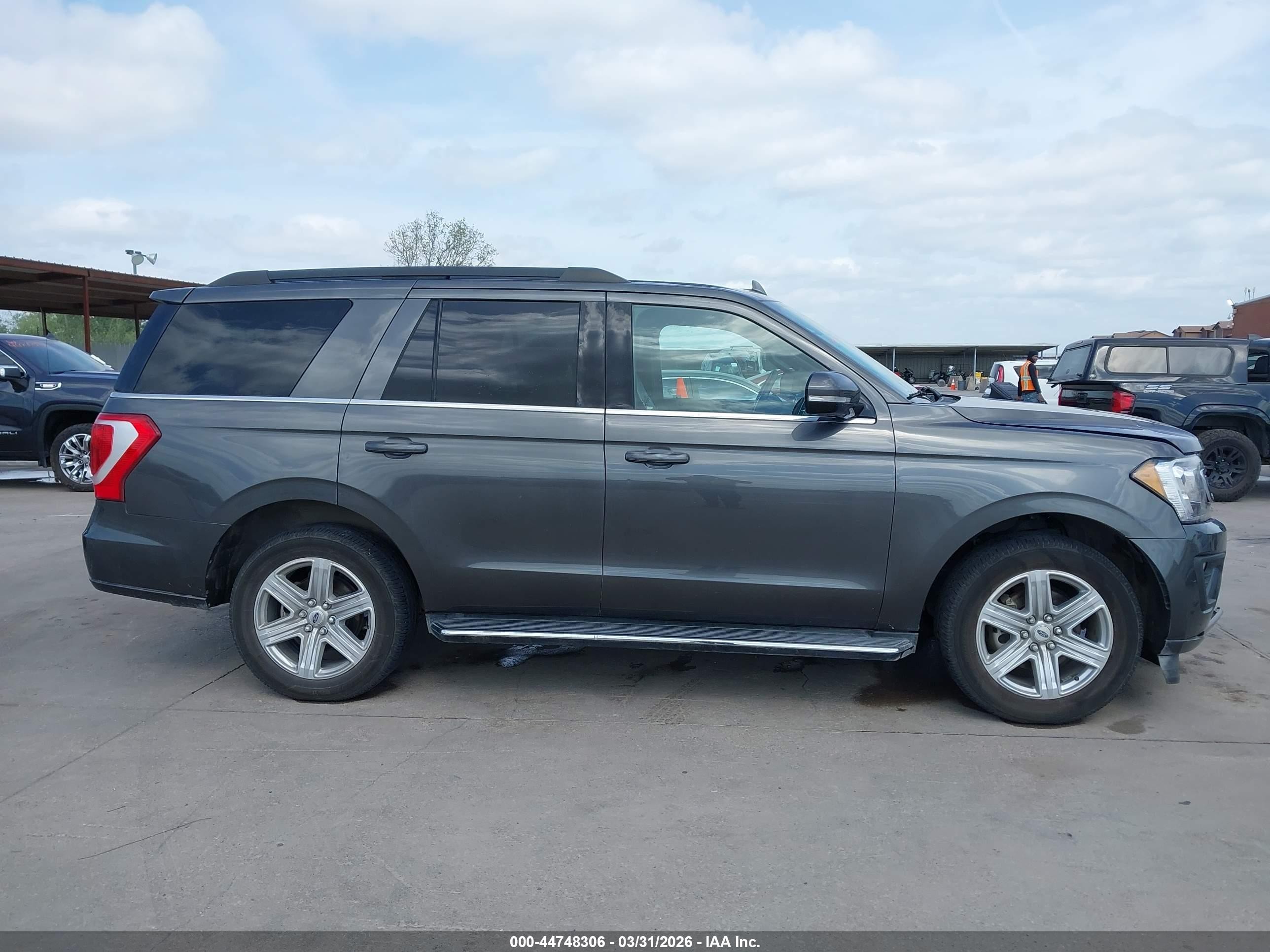 2018 Ford Expedition Xlt Серый vin: 1FMJU1HT9JEA17389