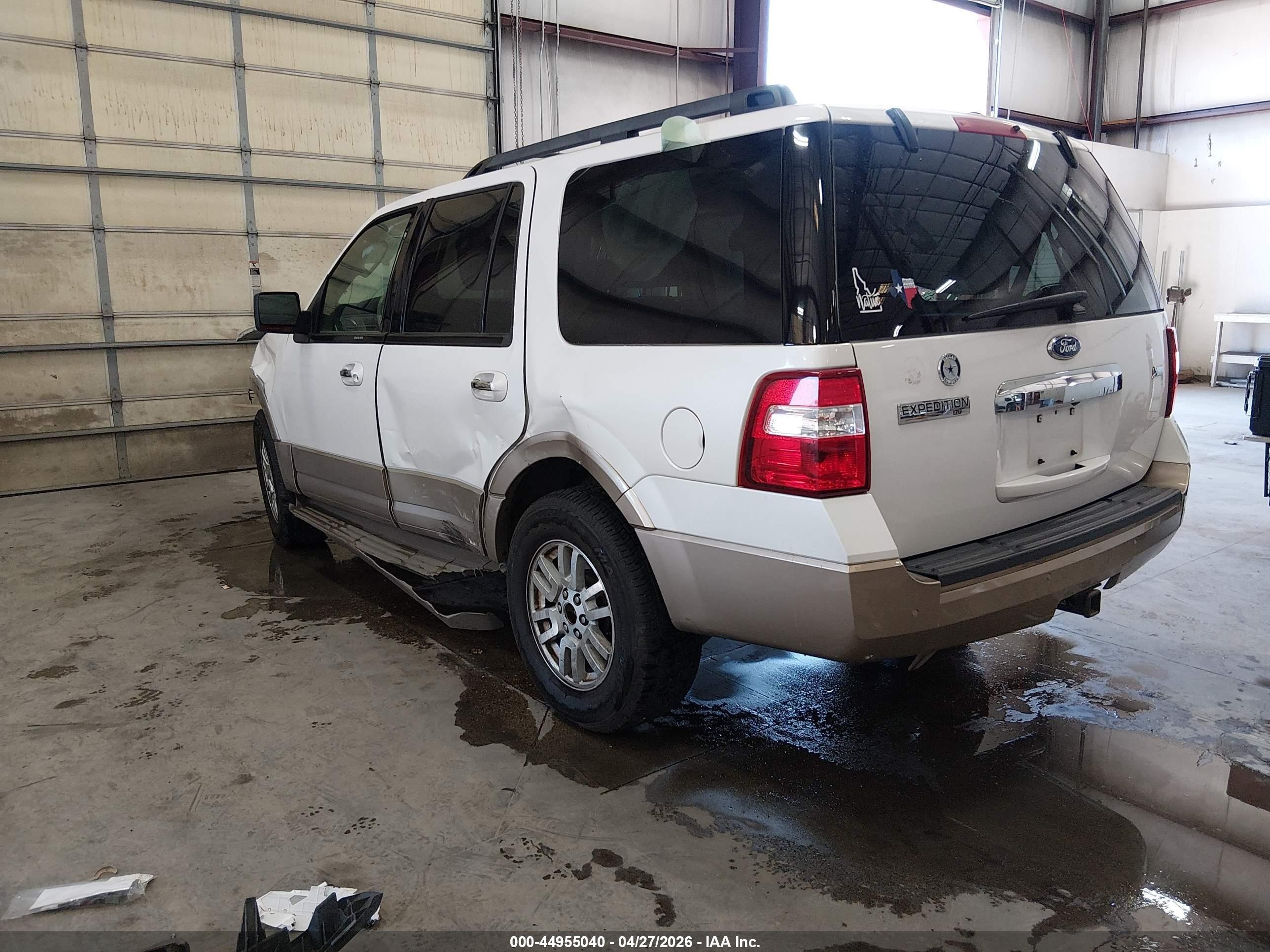 2011 Ford Expedition Xlt White vin: 1FMJU1J50BEF32567