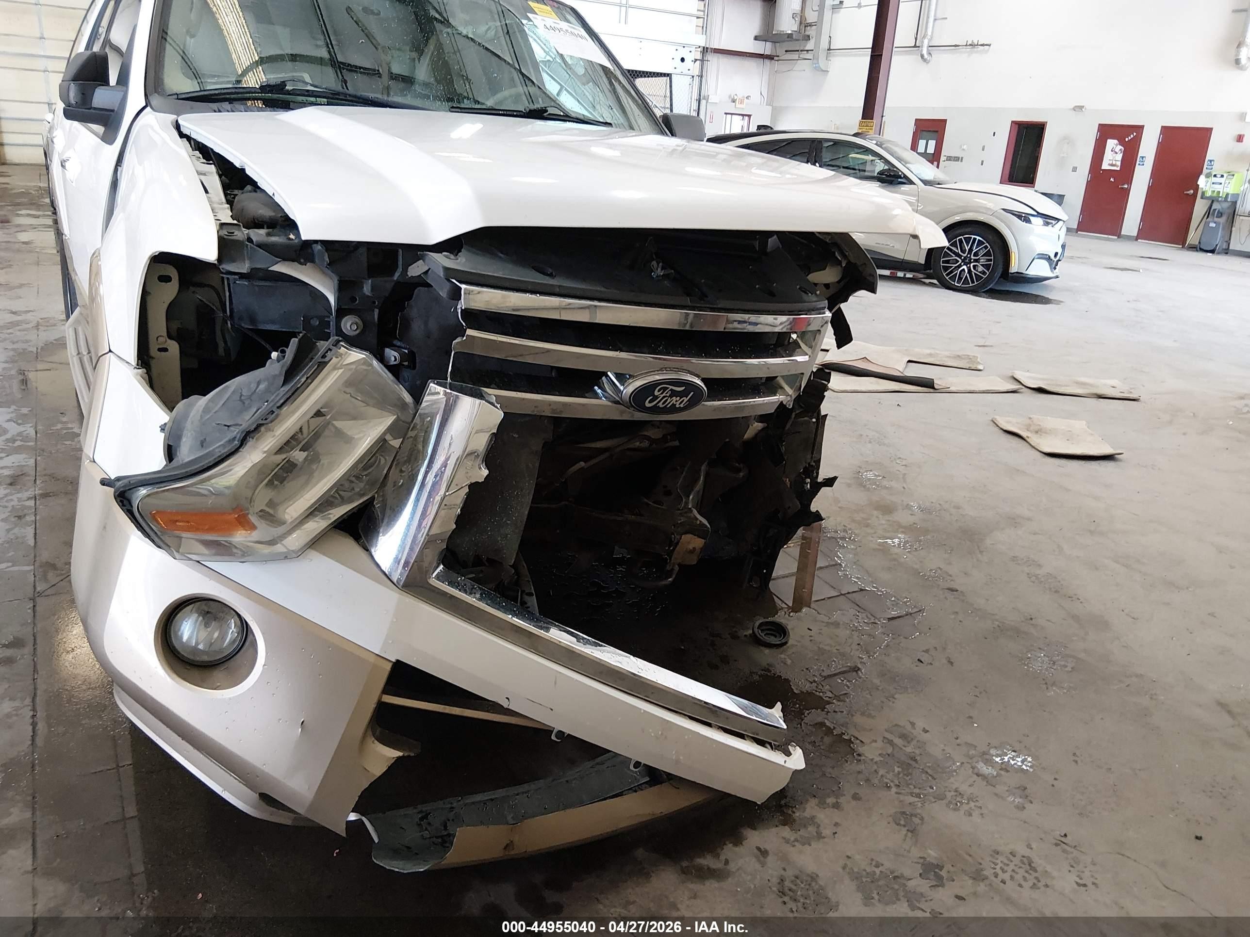 2011 Ford Expedition Xlt White vin: 1FMJU1J50BEF32567