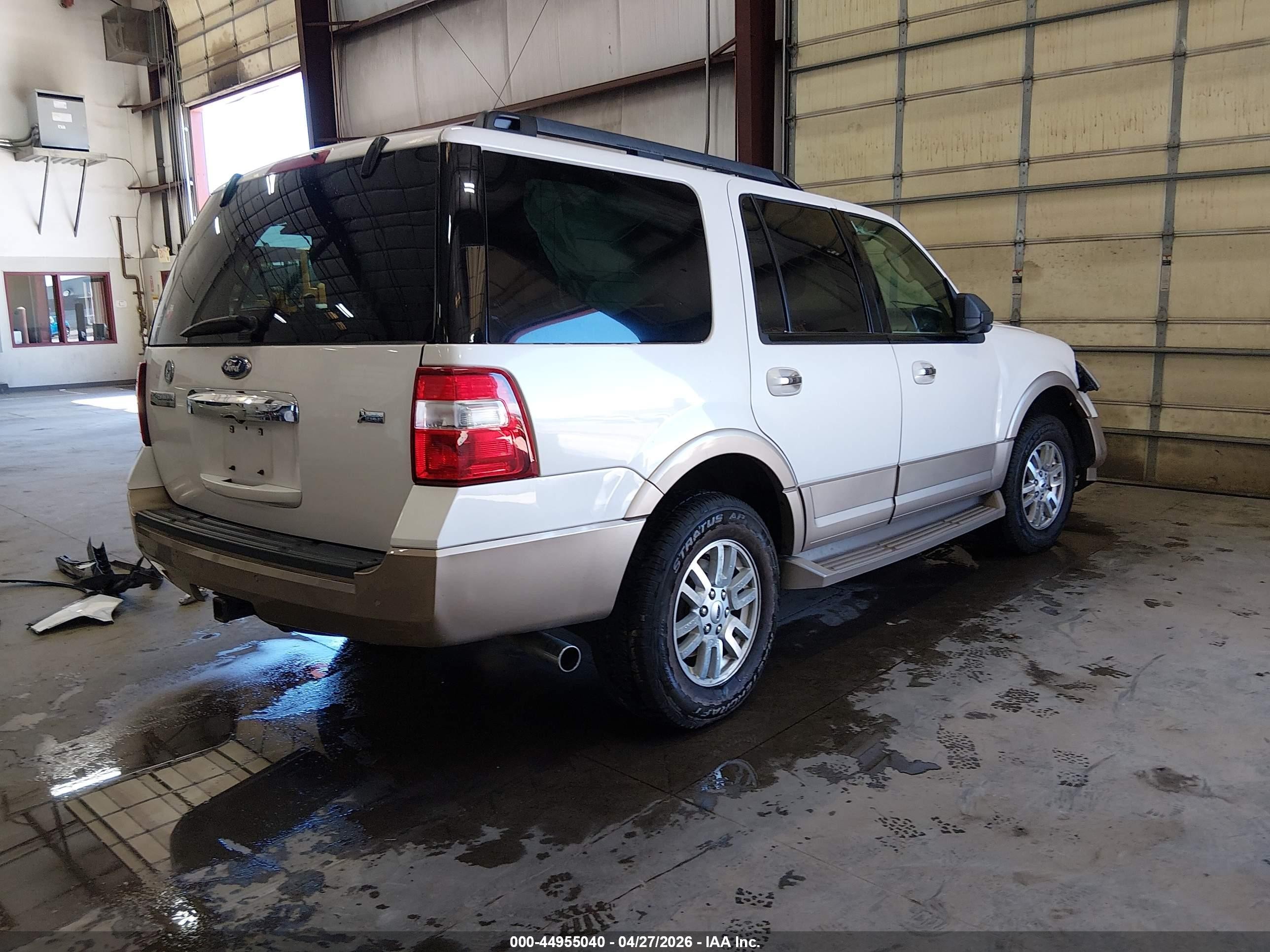 2011 Ford Expedition Xlt White vin: 1FMJU1J50BEF32567