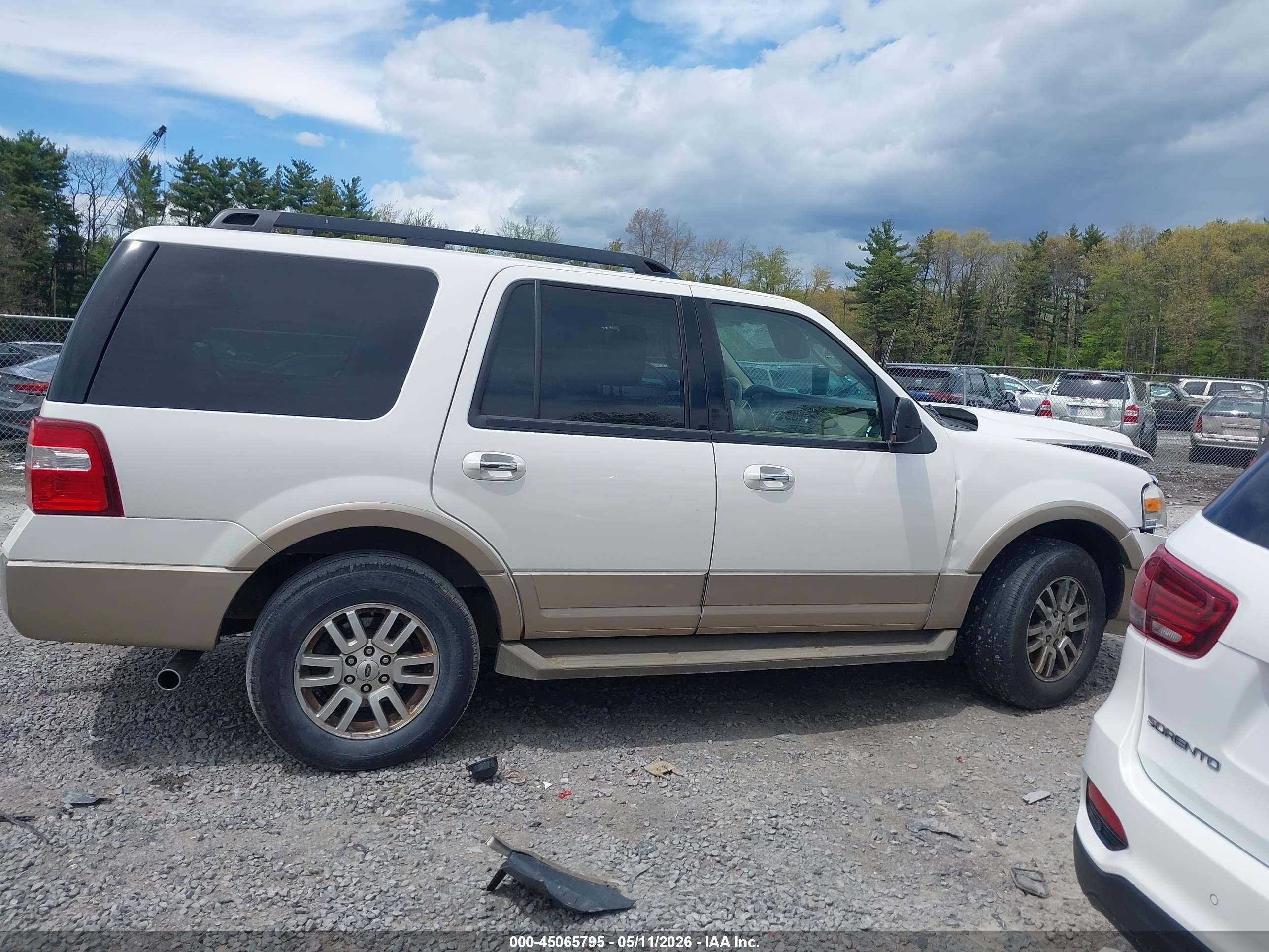 2012 Ford Expedition Xlt Cream vin: 1FMJU1J50CEF52464