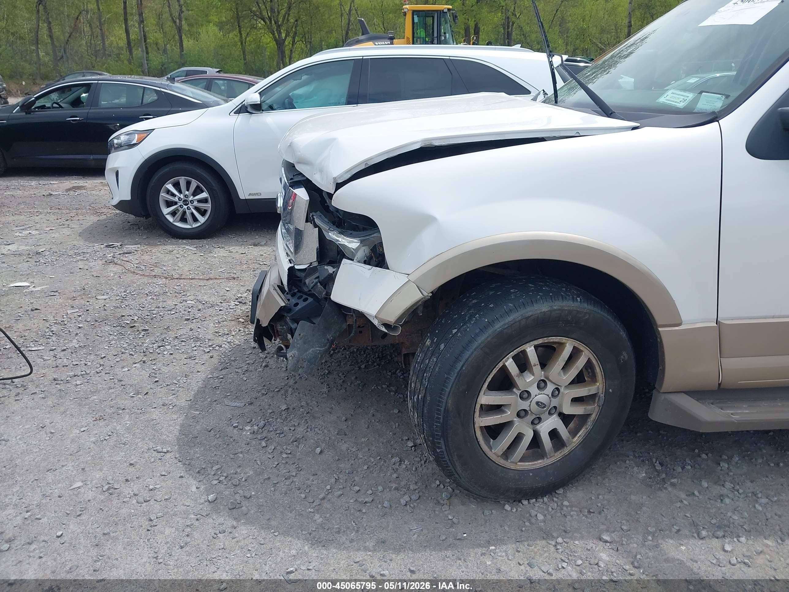 2012 Ford Expedition Xlt Cream vin: 1FMJU1J50CEF52464