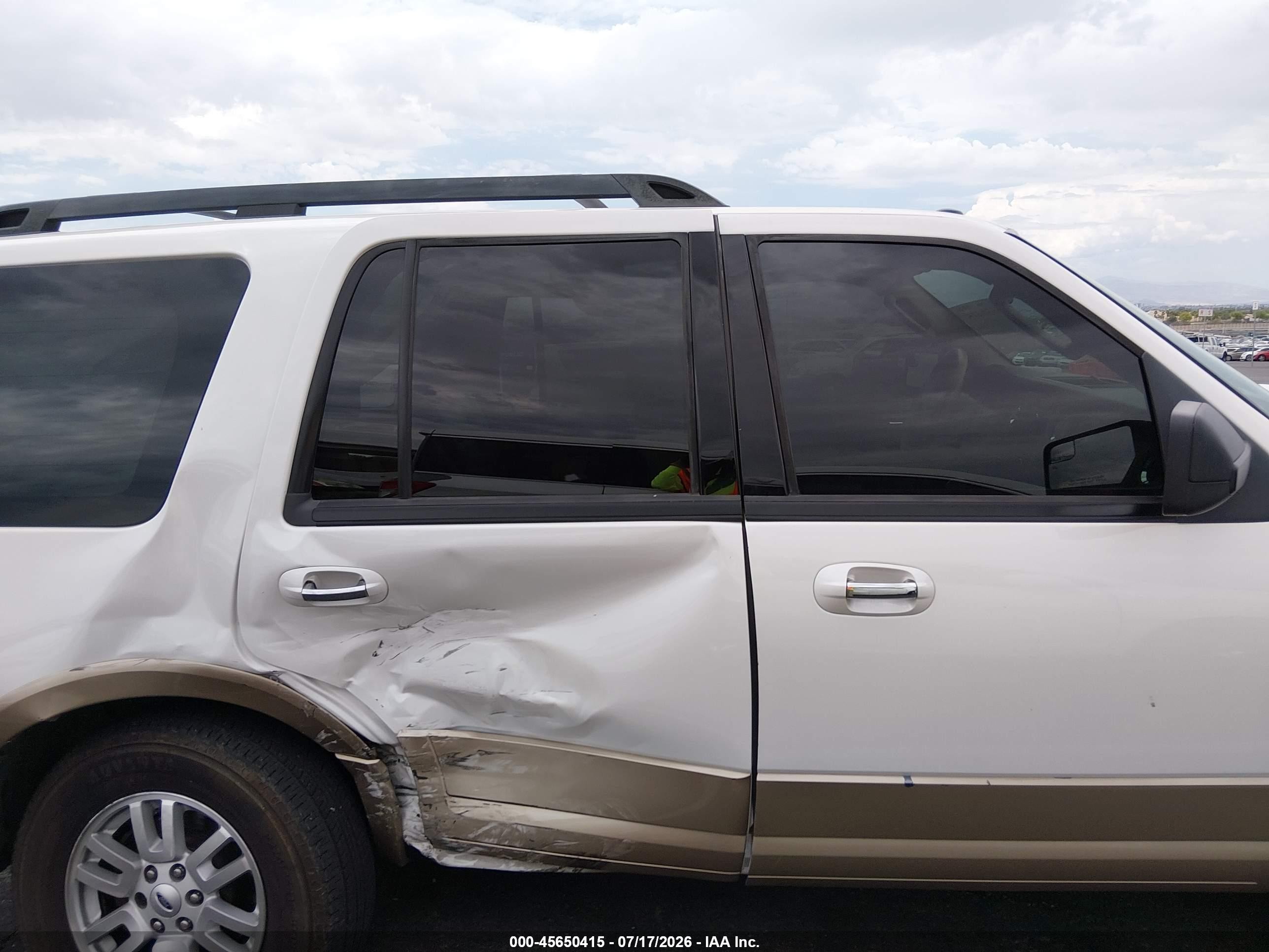 2012 Ford Expedition Xlt White vin: 1FMJU1J50CEF67014