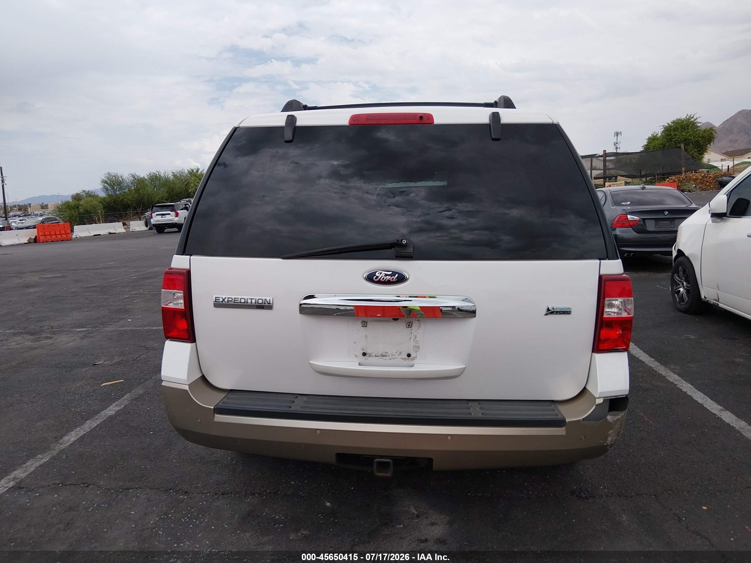 2012 Ford Expedition Xlt White vin: 1FMJU1J50CEF67014