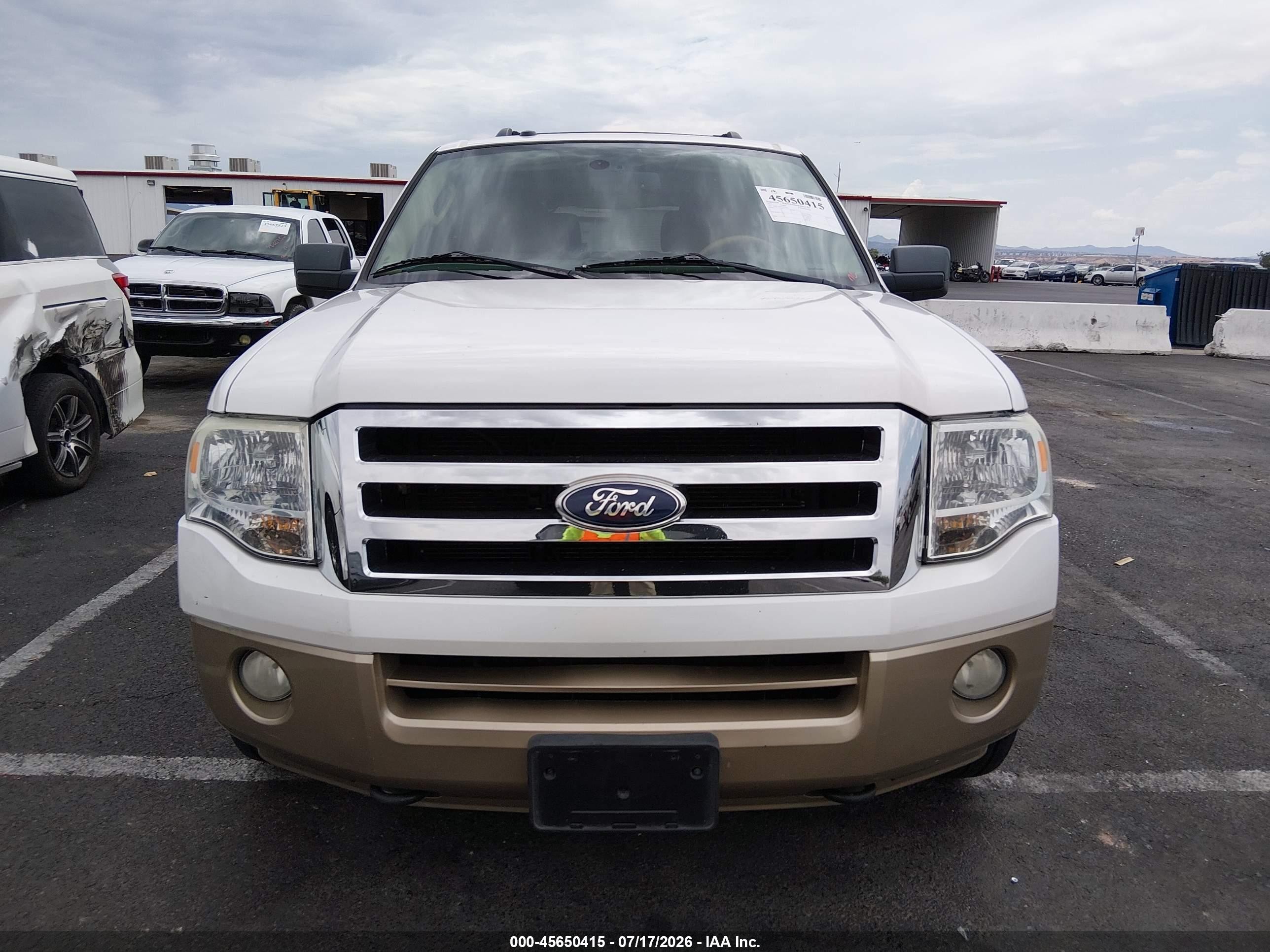 2012 Ford Expedition Xlt White vin: 1FMJU1J50CEF67014