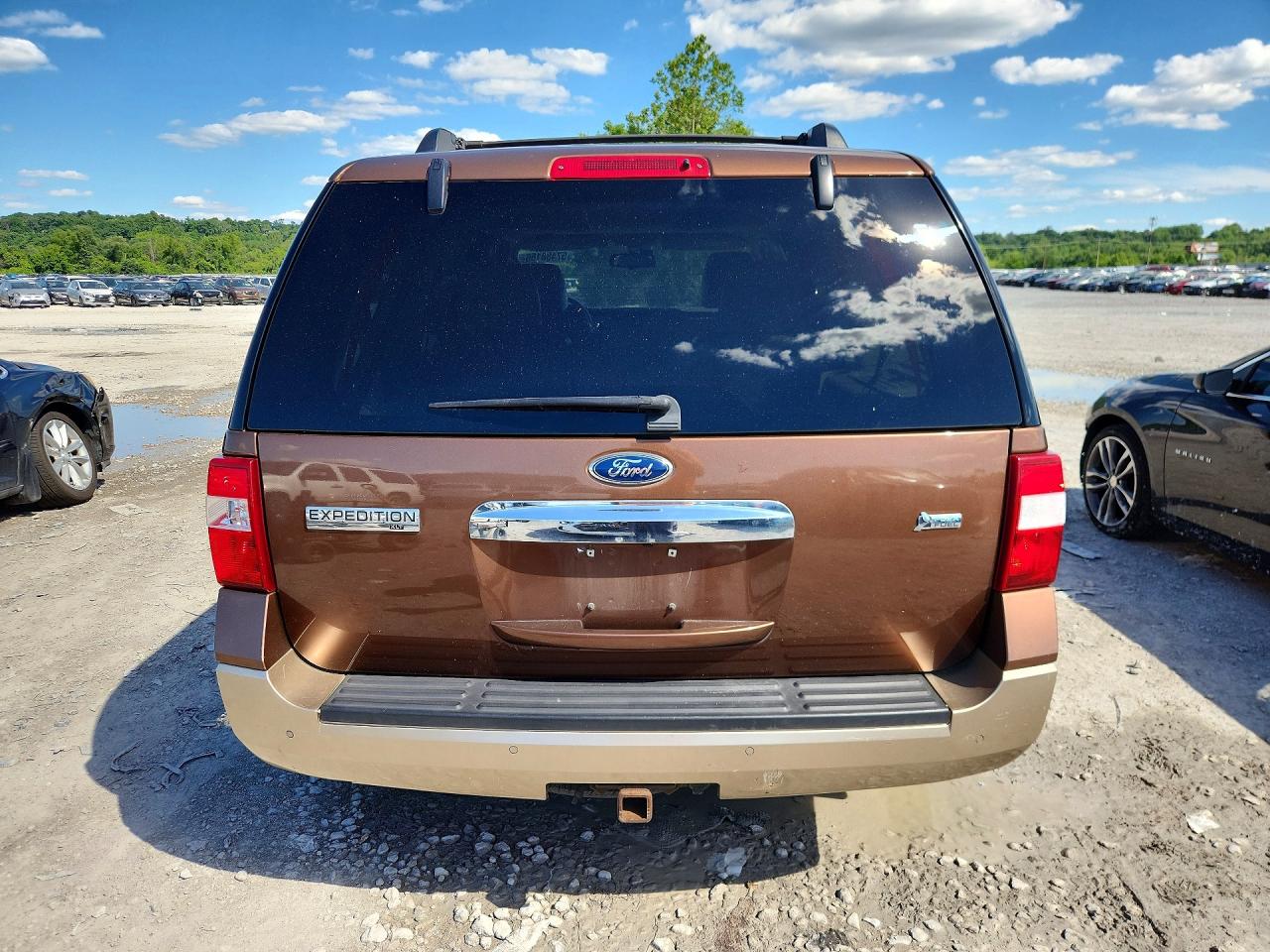 2011 Ford Expedition Xlt Коричневый vin: 1FMJU1J51BEF44243