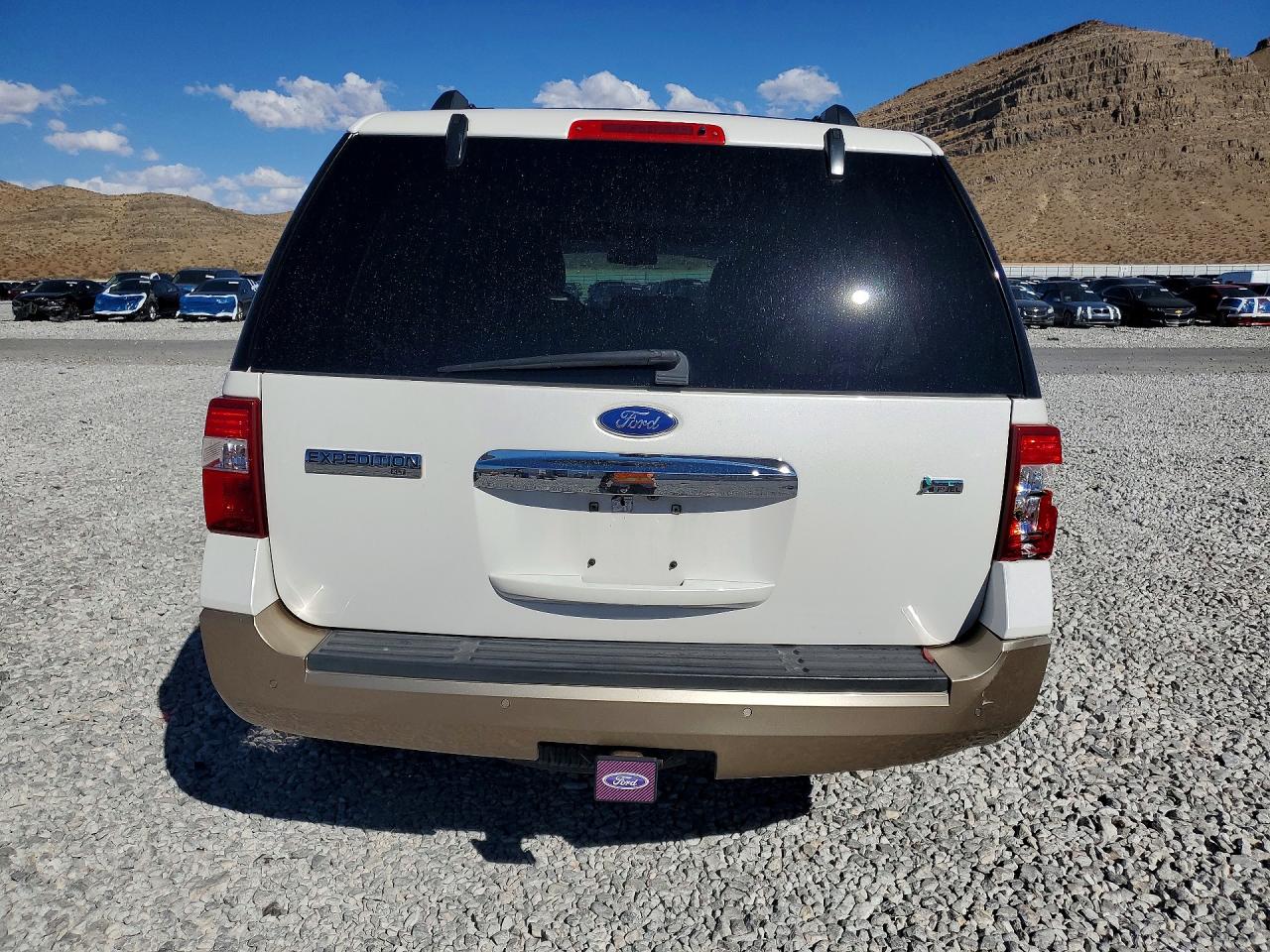 2011 Ford Expedition Xlt Белый vin: 1FMJU1J52BEF38998