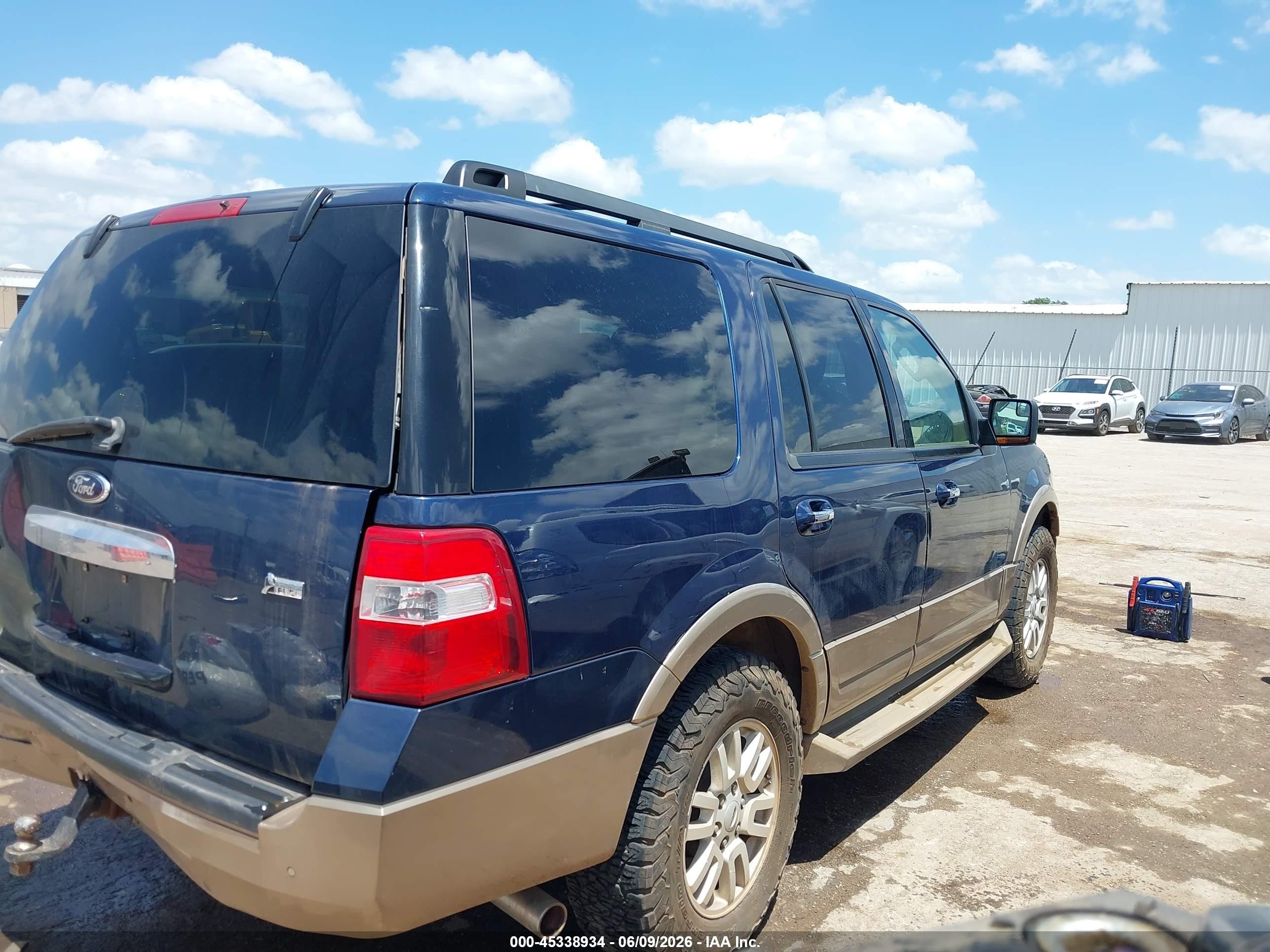2014 Ford Expedition Xlt Blue vin: 1FMJU1J52EEF20313