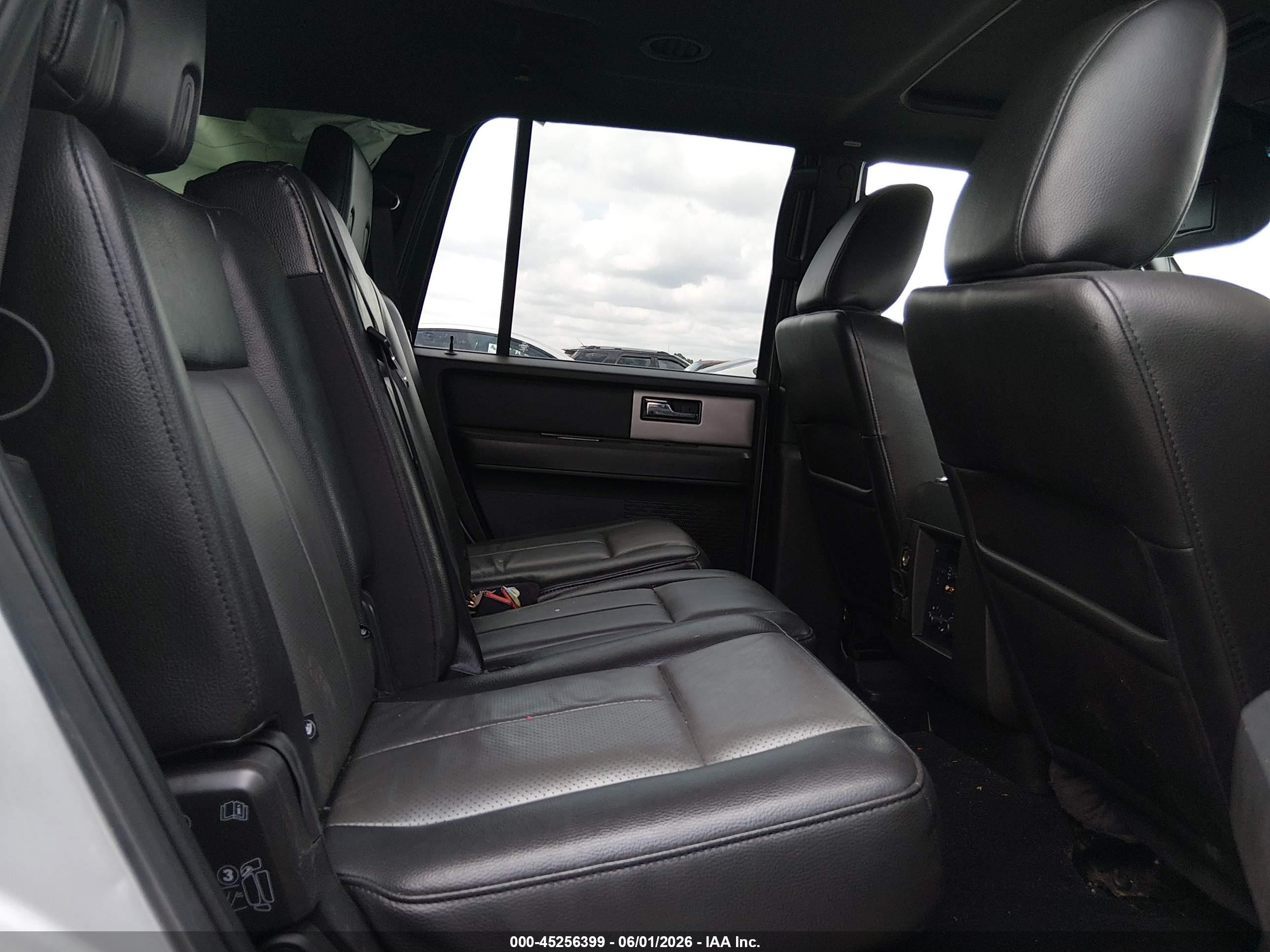 2011 Ford Expedition Xlt Silver vin: 1FMJU1J53BEF47077