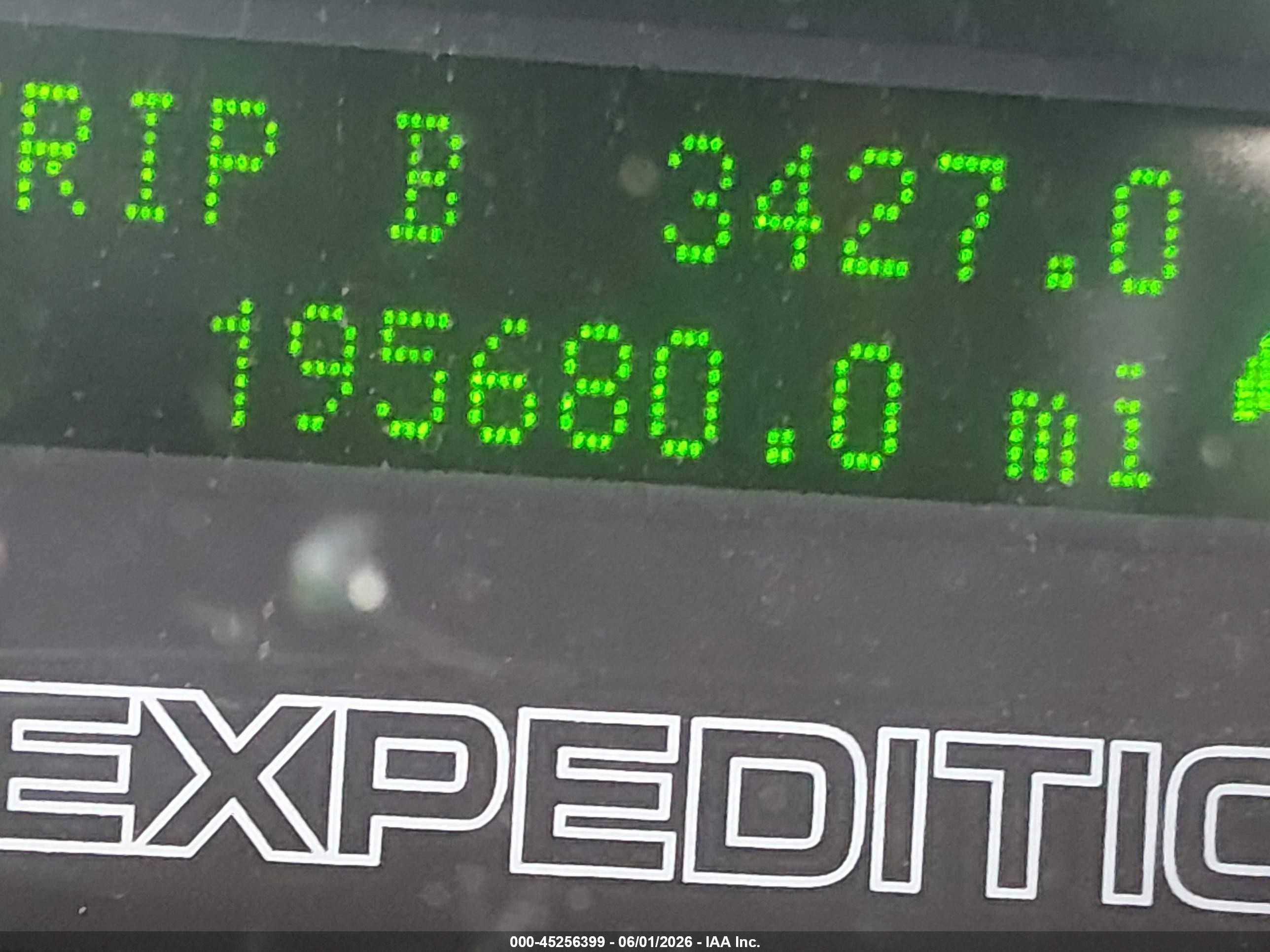 2011 Ford Expedition Xlt Silver vin: 1FMJU1J53BEF47077