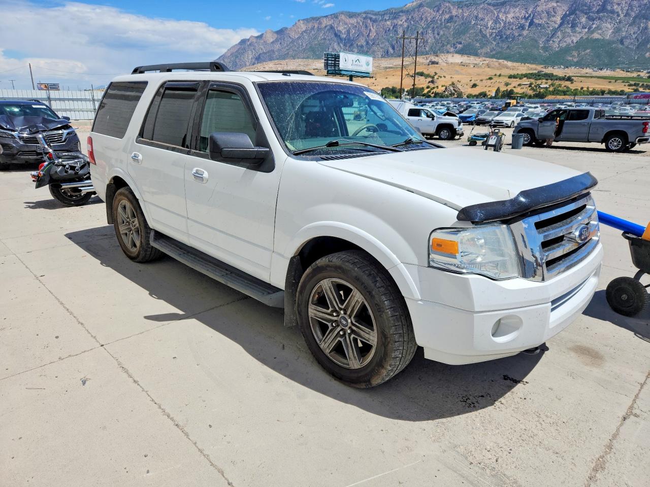 2014 Ford Expedition Xlt White vin: 1FMJU1J53EEF29358