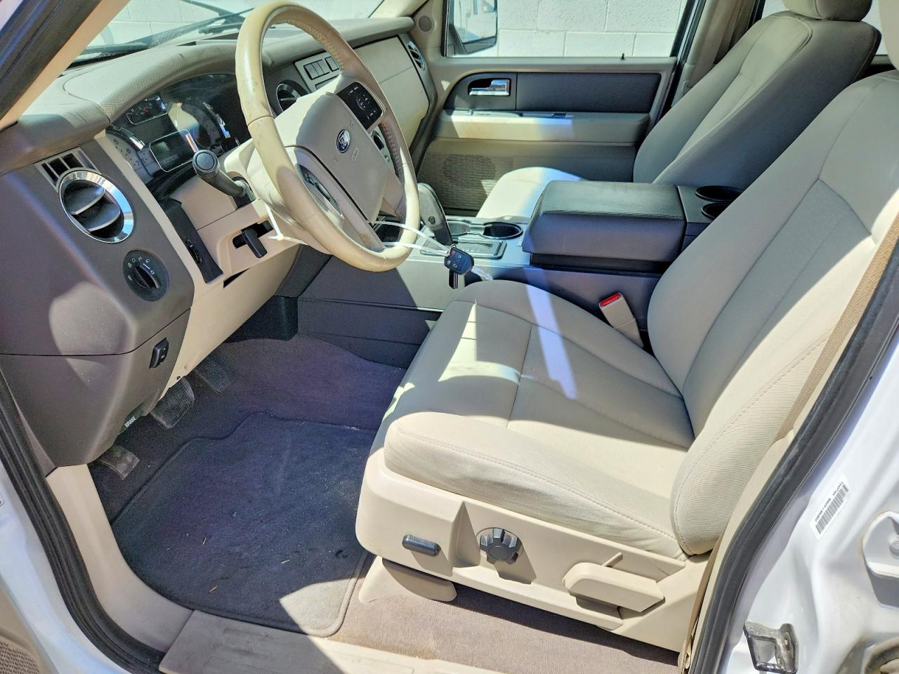 2014 Ford Expedition Xlt White vin: 1FMJU1J53EEF29358