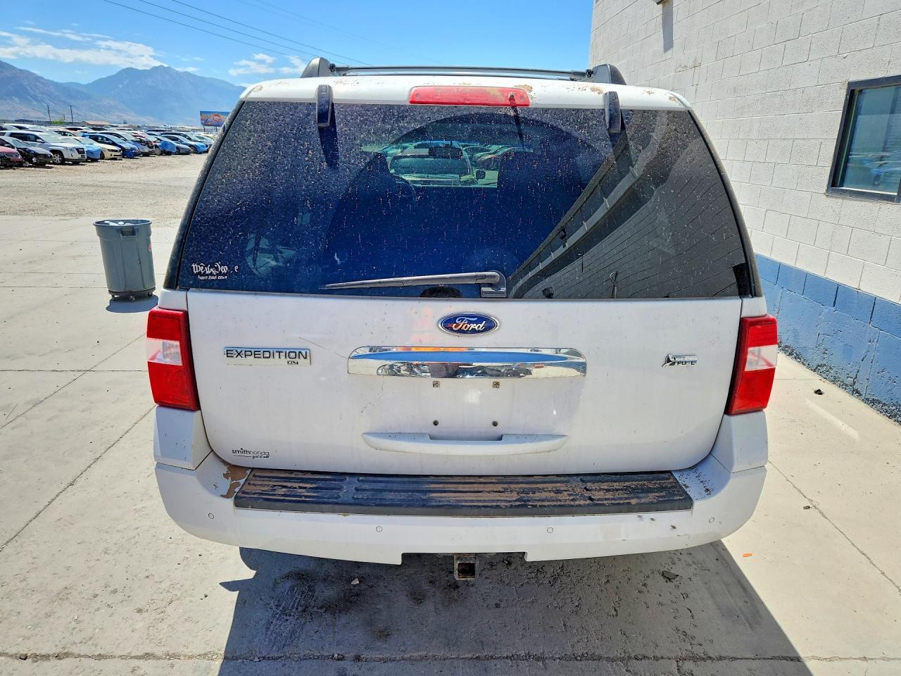 2014 Ford Expedition Xlt White vin: 1FMJU1J53EEF29358