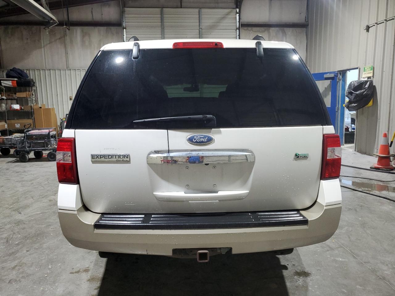 2010 Ford Expedition Eddie Bauer White vin: 1FMJU1J54AEB71665