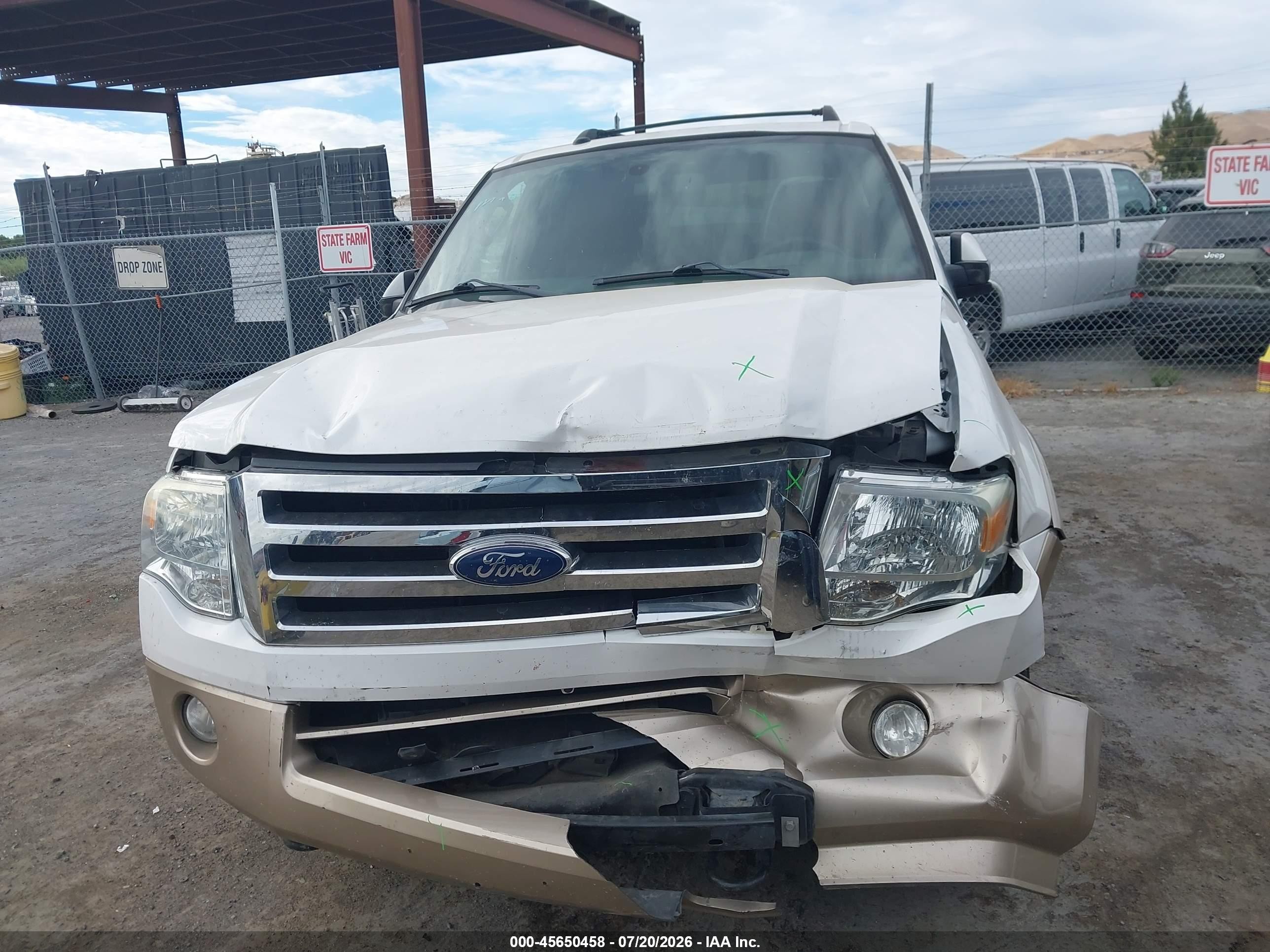 2011 Ford Expedition King Ranch White vin: 1FMJU1J54BEF21412