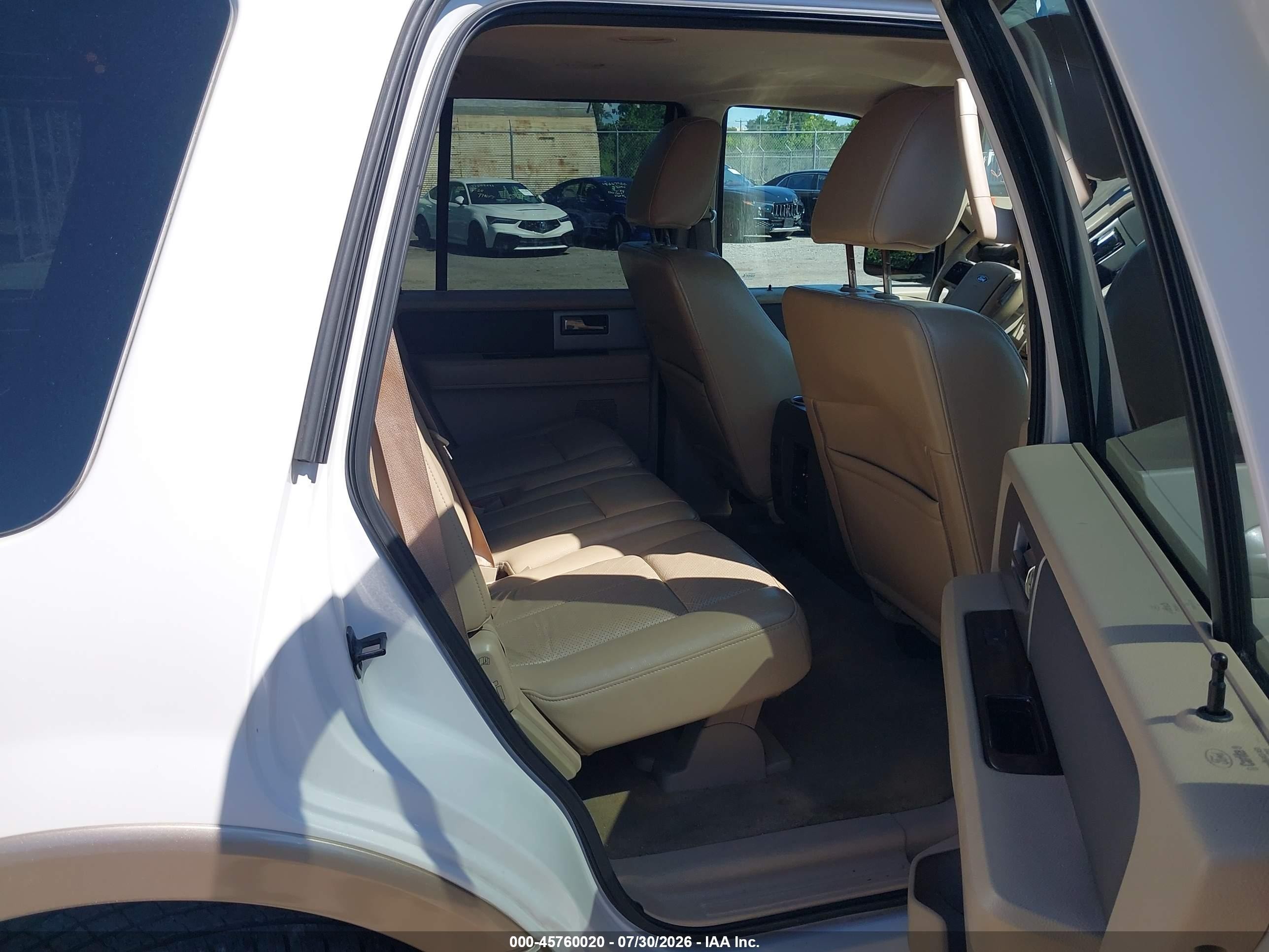 2011 Ford Expedition Xlt Белый vin: 1FMJU1J54BEF45340