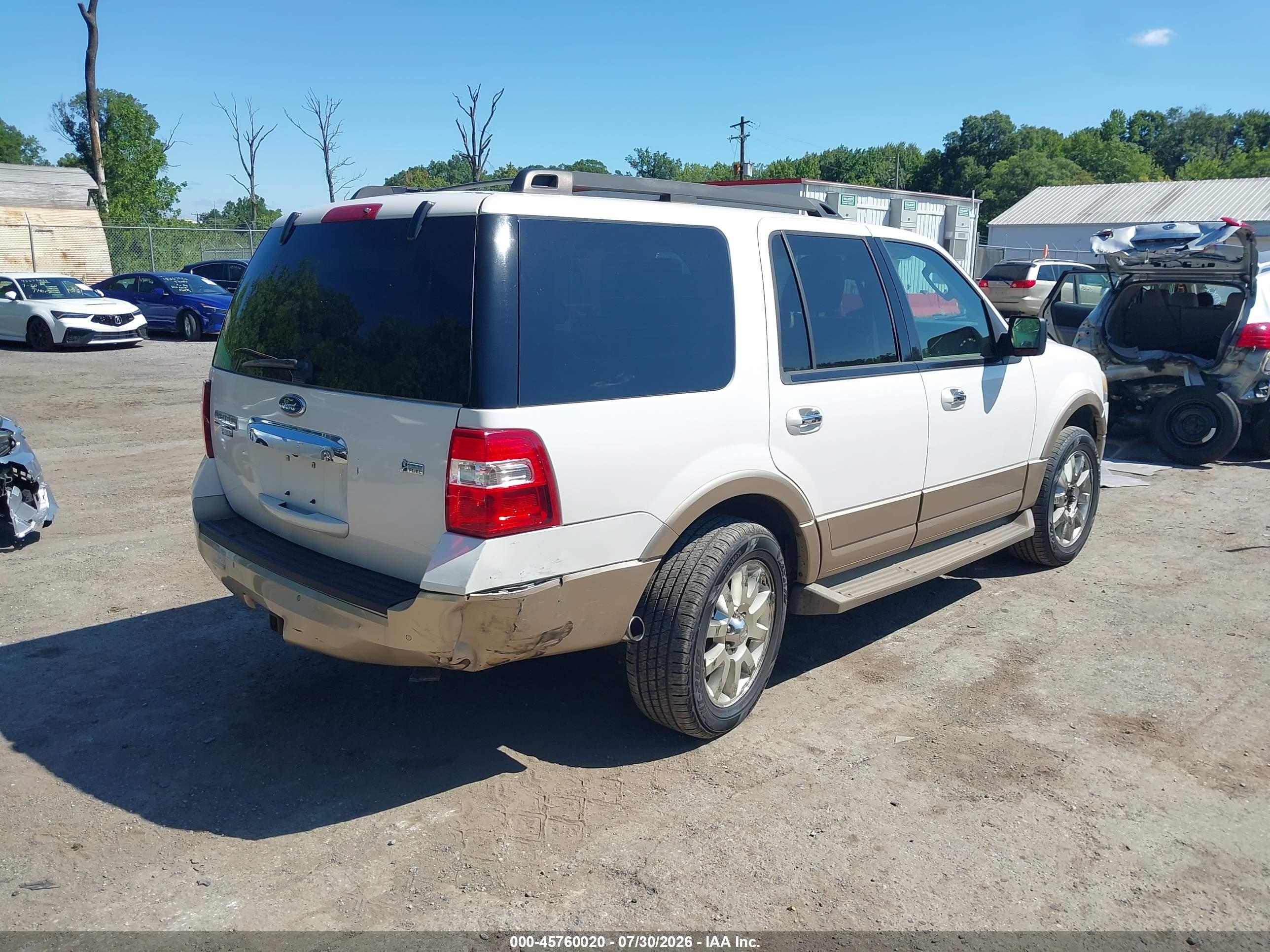 2011 Ford Expedition Xlt Белый vin: 1FMJU1J54BEF45340