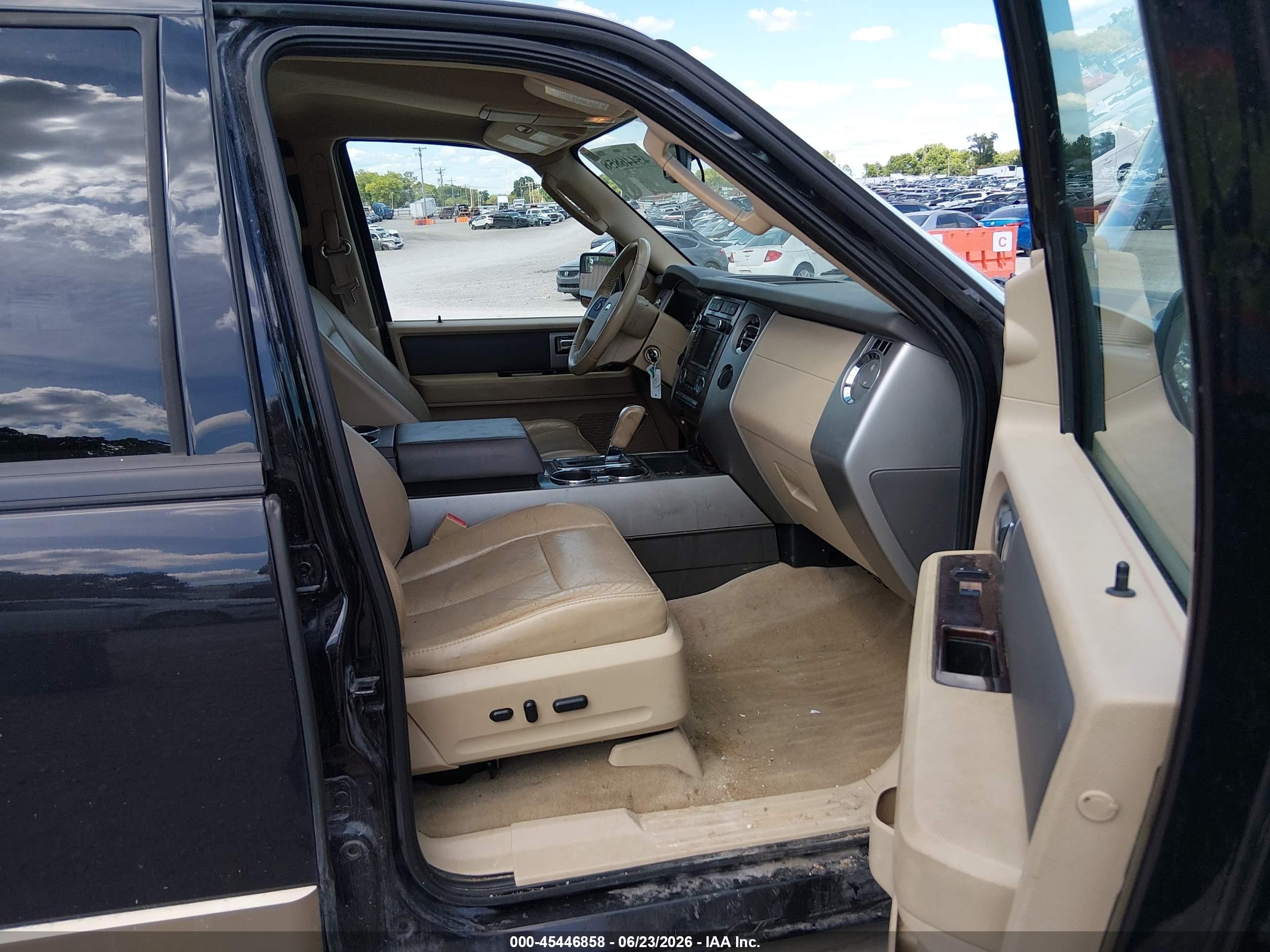 2014 Ford Expedition Xlt Черный vin: 1FMJU1J54EEF18790
