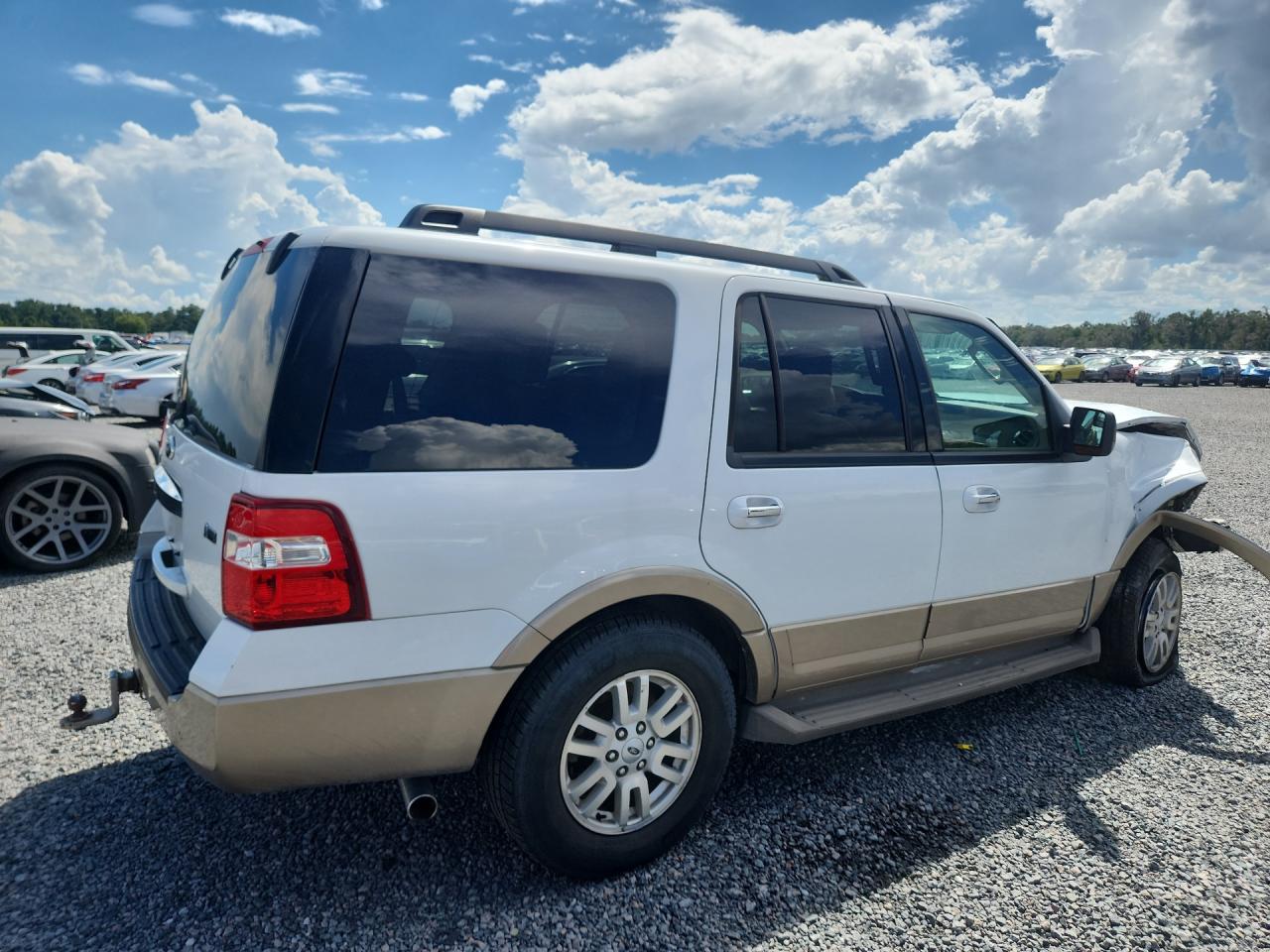 2013 Ford Expedition Xlt White vin: 1FMJU1J55DEF18344