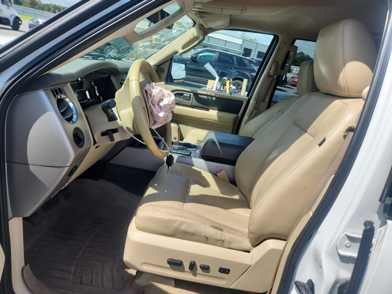 2013 Ford Expedition Xlt White vin: 1FMJU1J55DEF18344