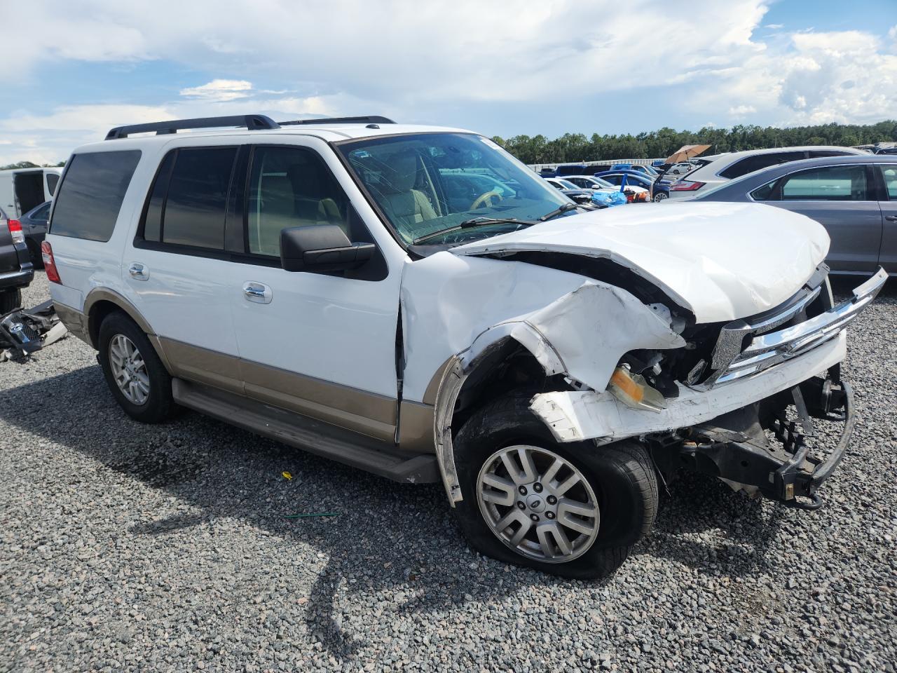 2013 Ford Expedition Xlt White vin: 1FMJU1J55DEF18344