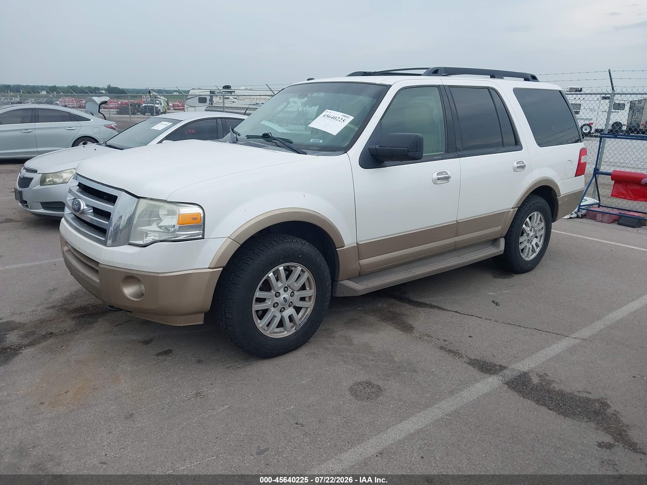 2014 Ford Expedition Xlt White vin: 1FMJU1J55EEF56707