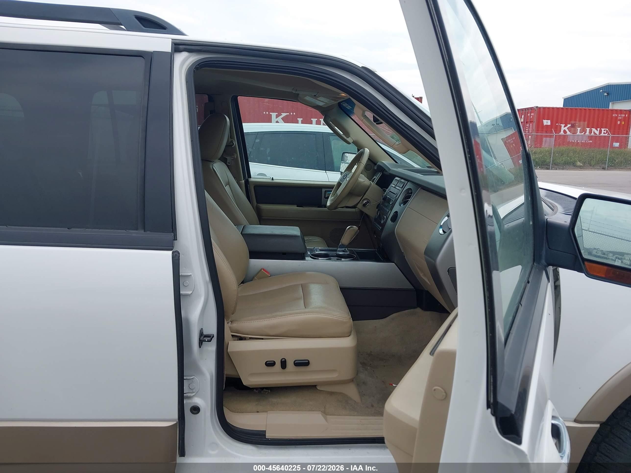 2014 Ford Expedition Xlt White vin: 1FMJU1J55EEF56707