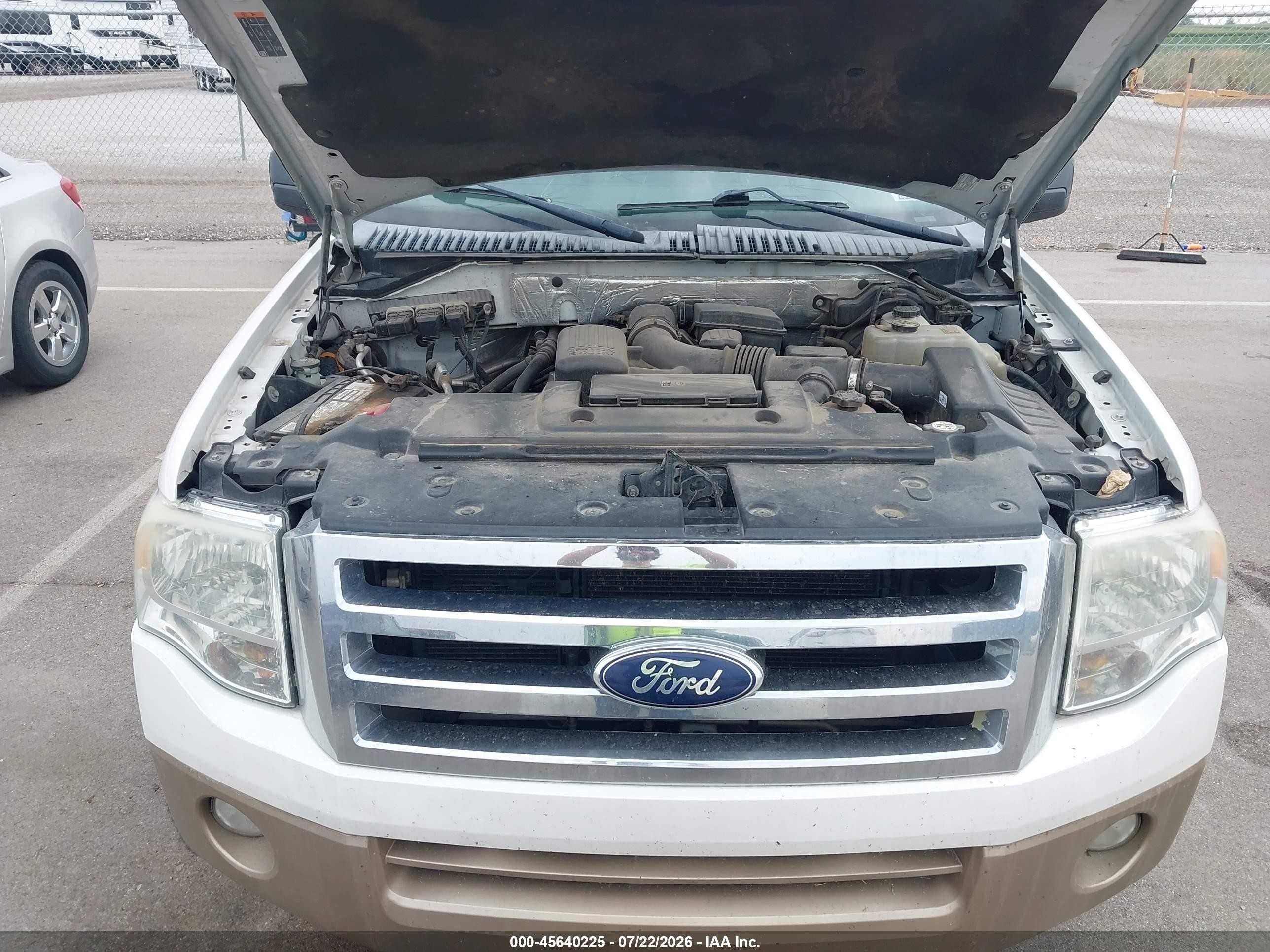 2014 Ford Expedition Xlt White vin: 1FMJU1J55EEF56707