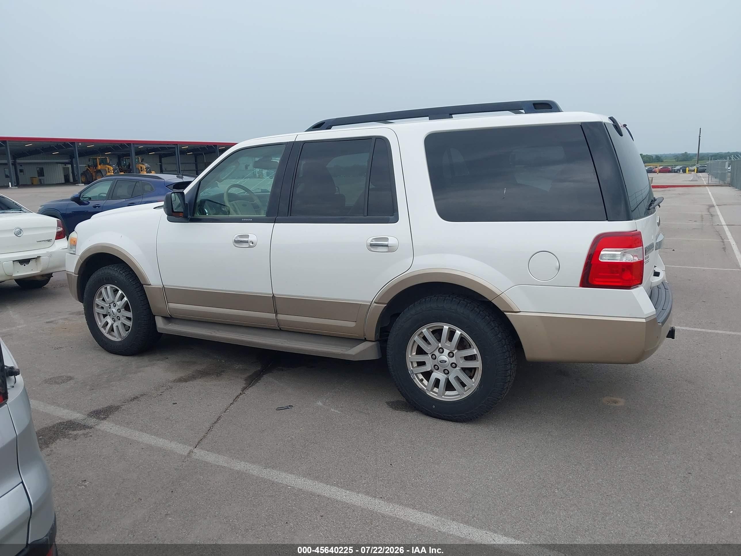 2014 Ford Expedition Xlt White vin: 1FMJU1J55EEF56707