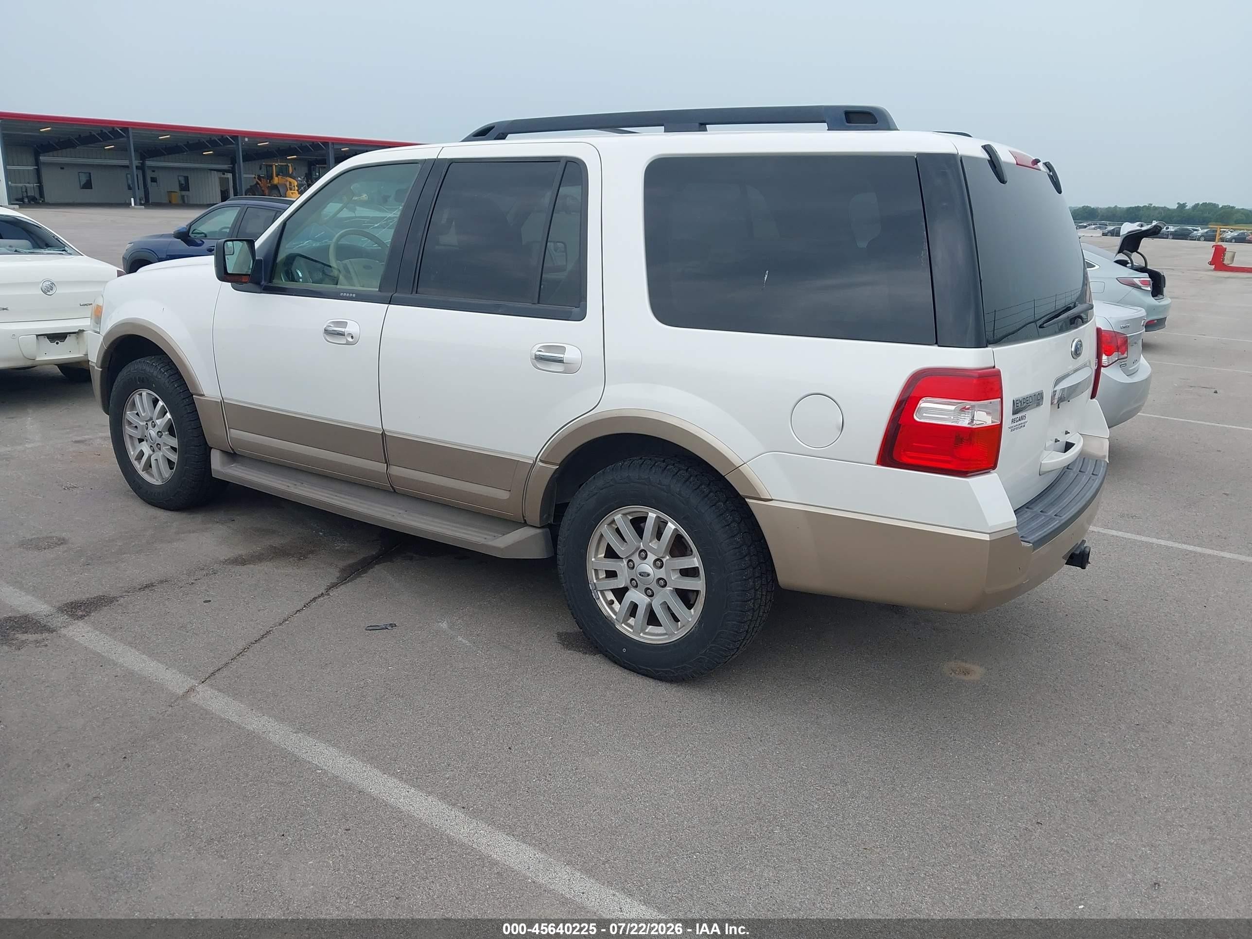 2014 Ford Expedition Xlt White vin: 1FMJU1J55EEF56707