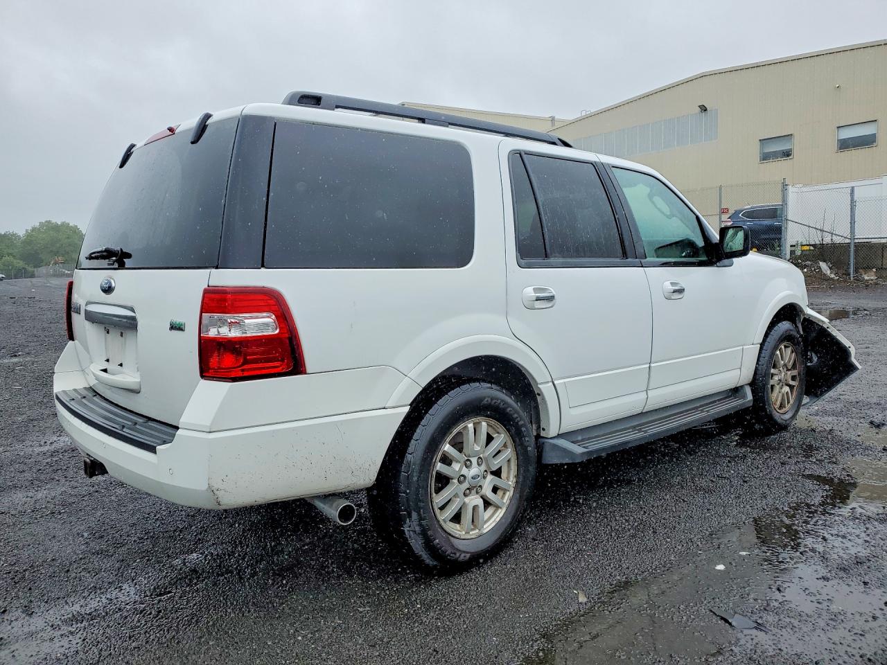 2011 Ford Expedition Xlt White vin: 1FMJU1J58BEF43932