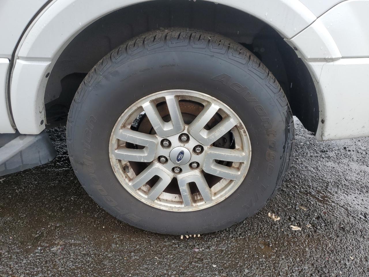 2011 Ford Expedition Xlt White vin: 1FMJU1J58BEF43932 Damage: Left Rear Wheel, Curb Rash, 5 To 6 Inches