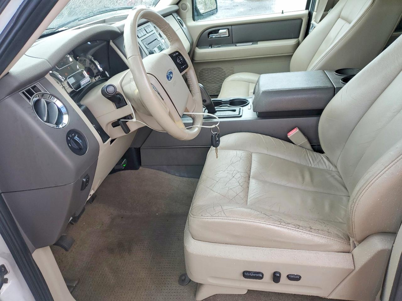 2011 Ford Expedition Xlt White vin: 1FMJU1J58BEF43932