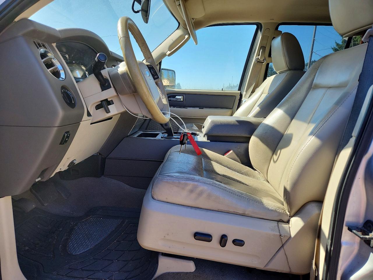 2011 Ford Expedition Xlt Silver vin: 1FMJU1J58BEF55336