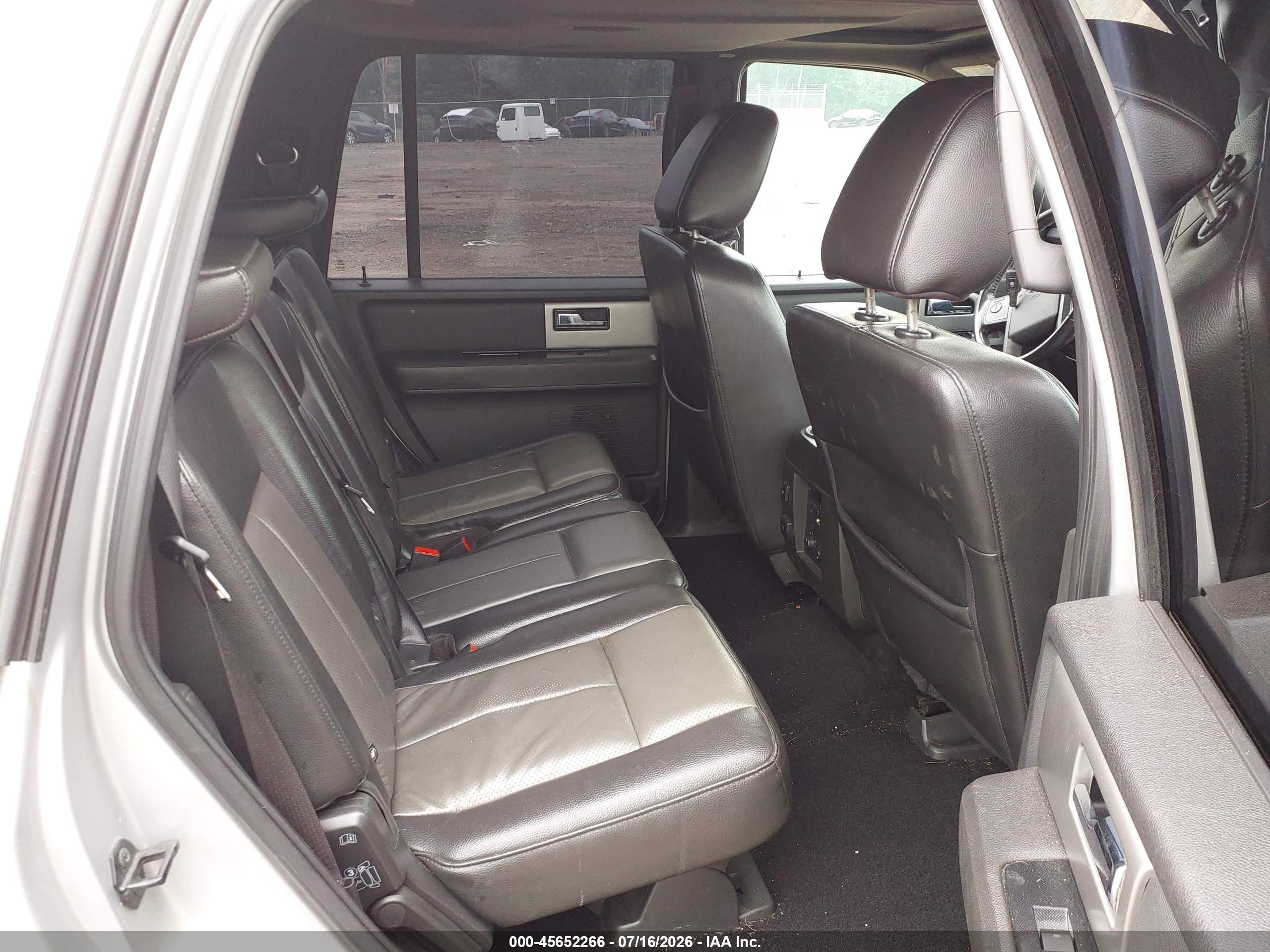 2011 Ford Expedition Xlt Silver vin: 1FMJU1J58BEF55708