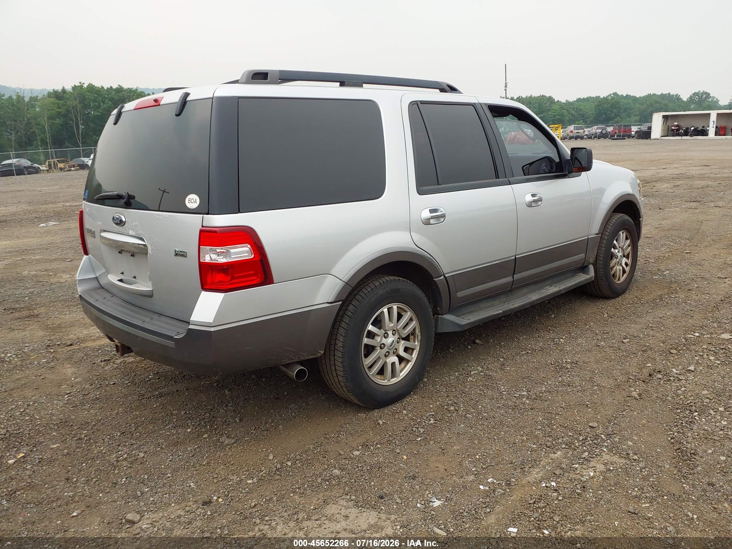 2011 Ford Expedition Xlt Silver vin: 1FMJU1J58BEF55708
