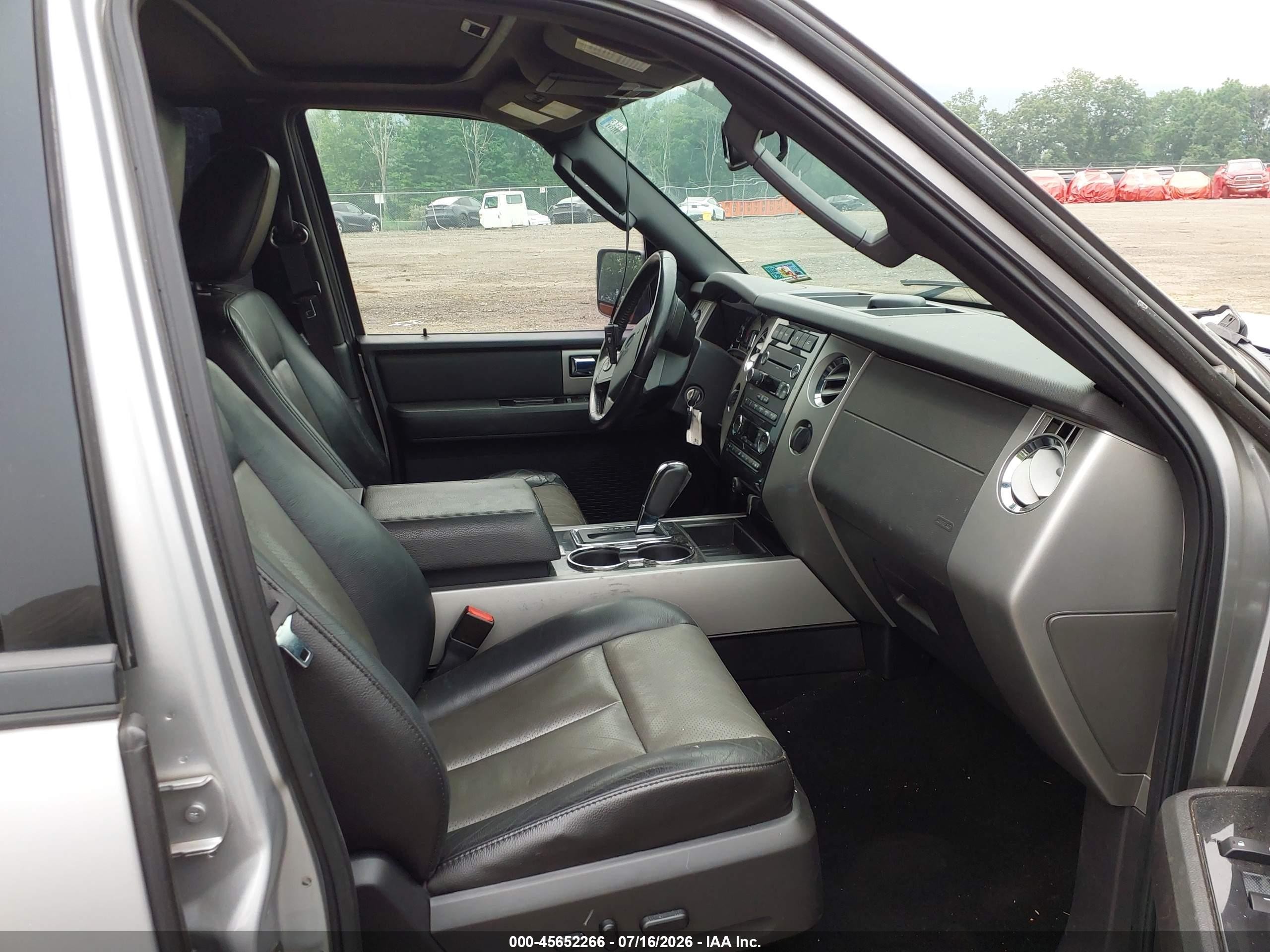 2011 Ford Expedition Xlt Silver vin: 1FMJU1J58BEF55708