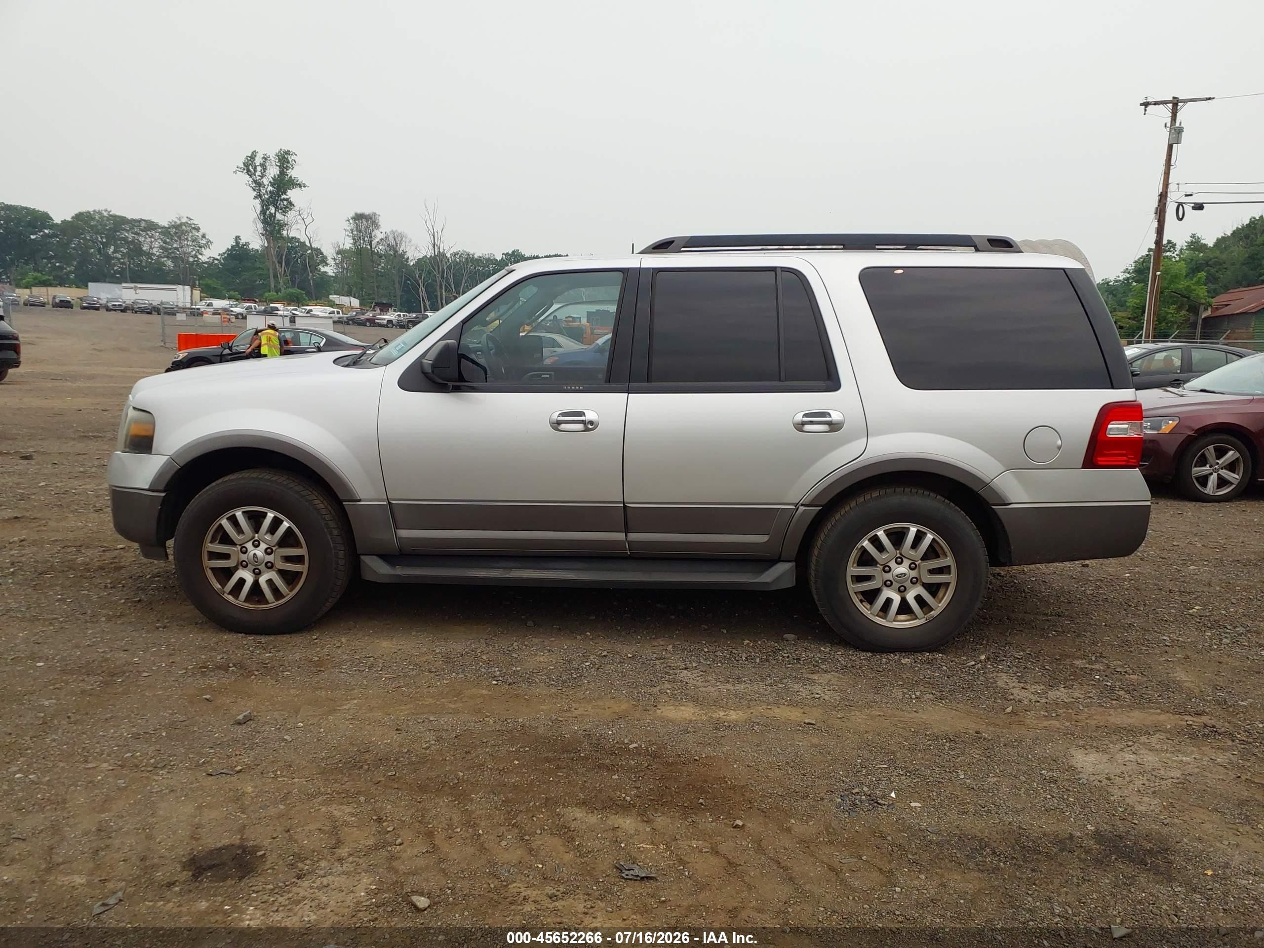 2011 Ford Expedition Xlt Silver vin: 1FMJU1J58BEF55708