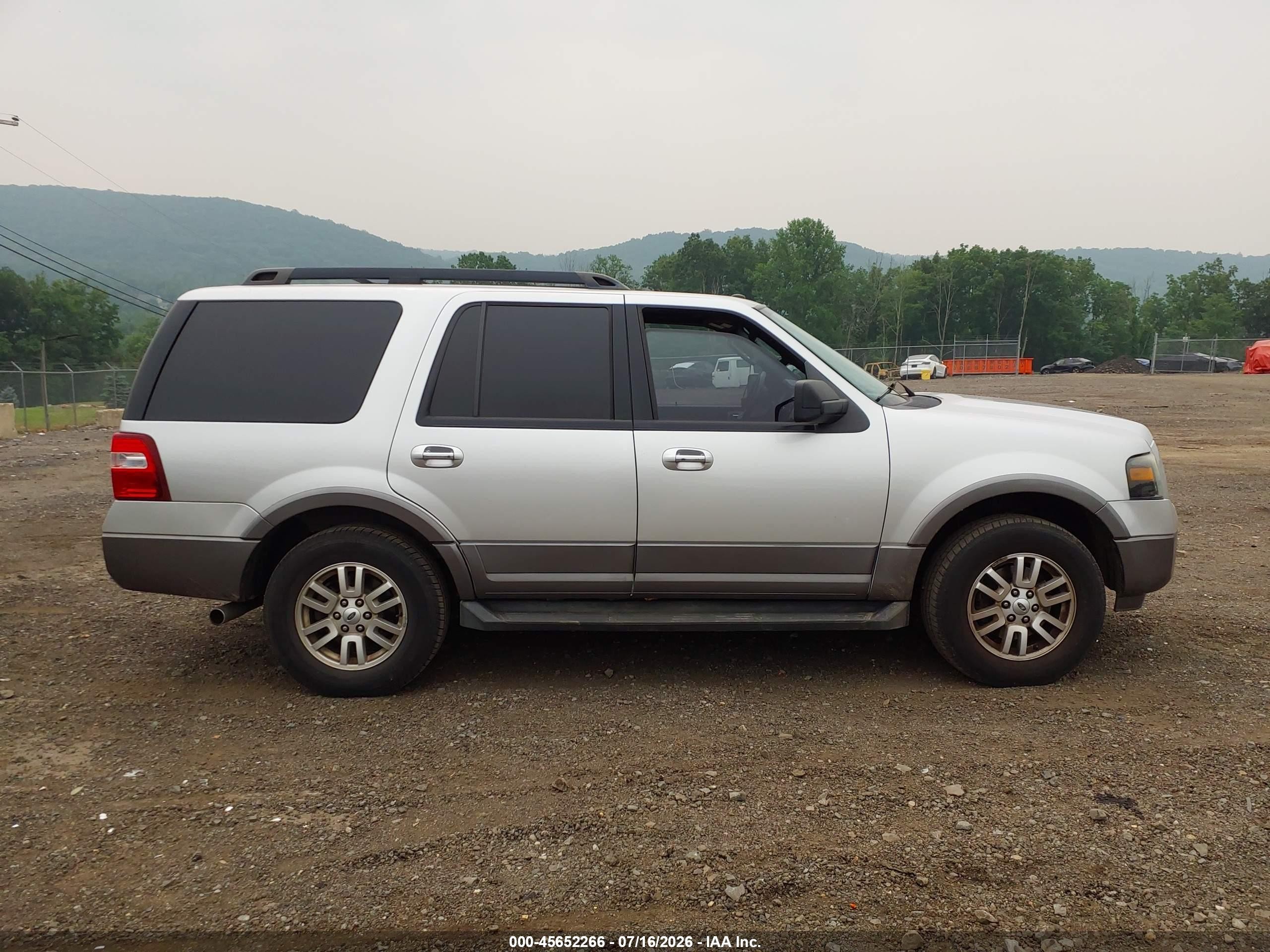 2011 Ford Expedition Xlt Silver vin: 1FMJU1J58BEF55708