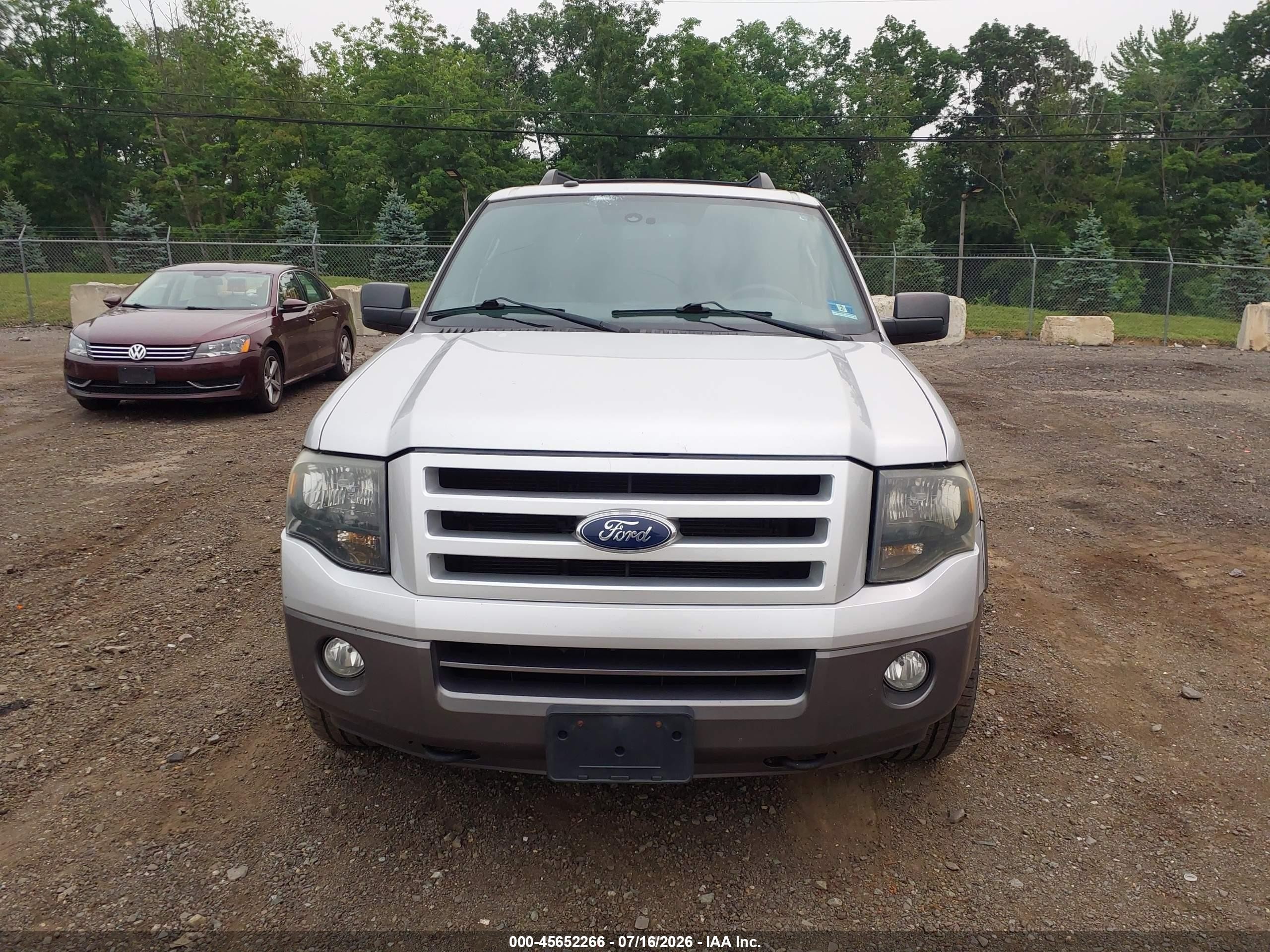 2011 Ford Expedition Xlt Silver vin: 1FMJU1J58BEF55708