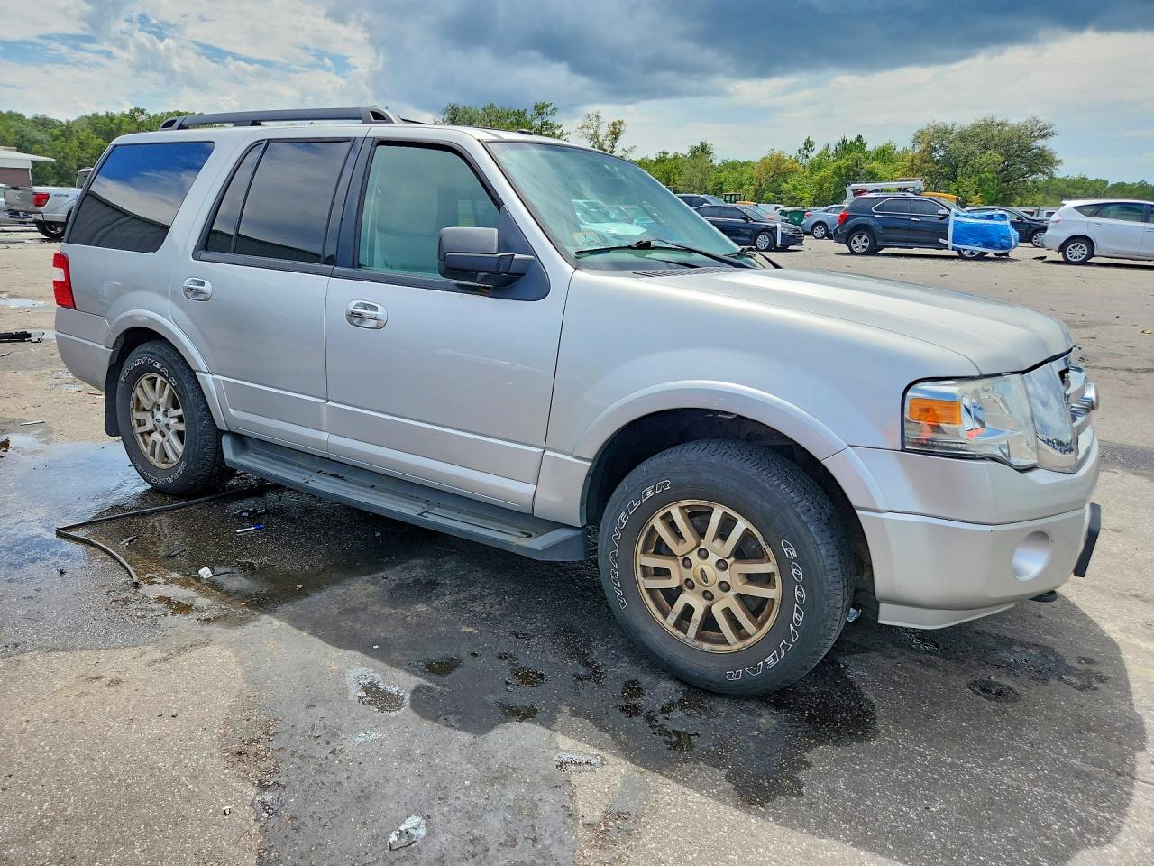 2013 Ford Expedition Xlt Silver vin: 1FMJU1J58DEF34652