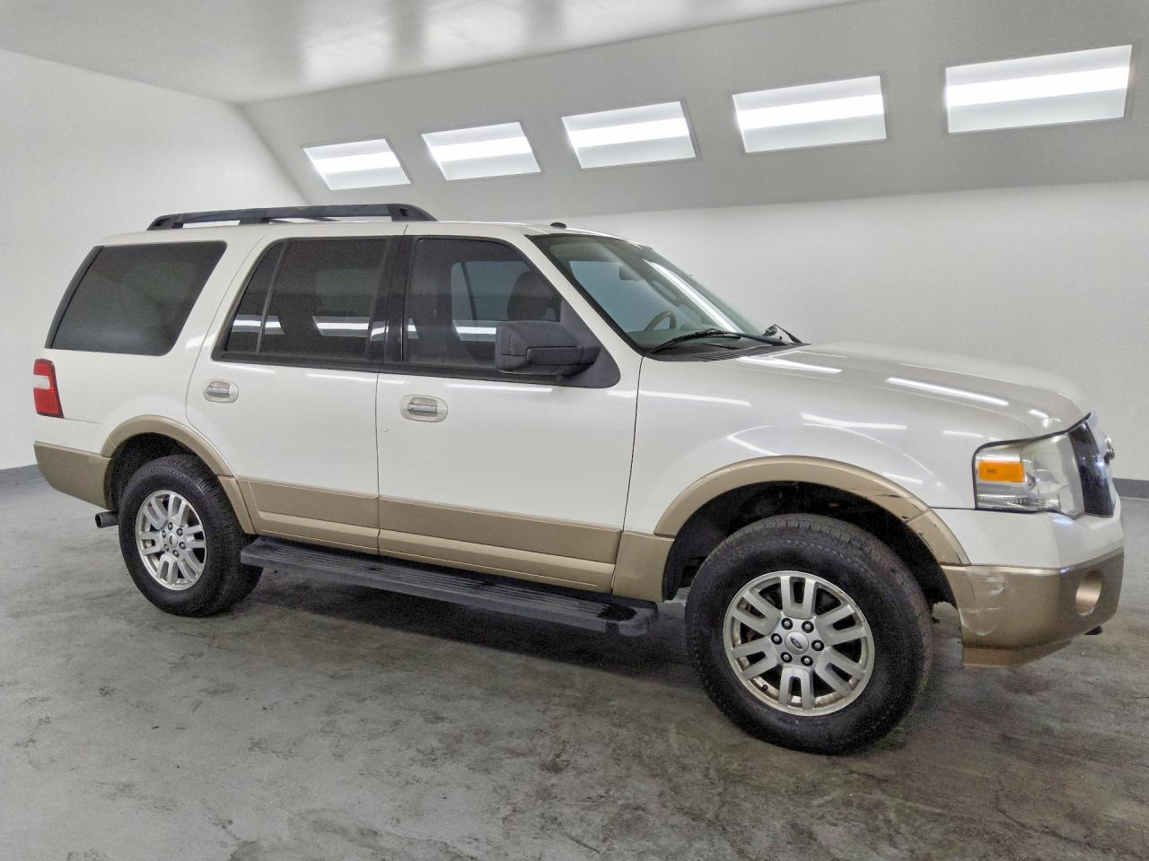 2012 Ford Expedition Xlt White vin: 1FMJU1J59CEF10097